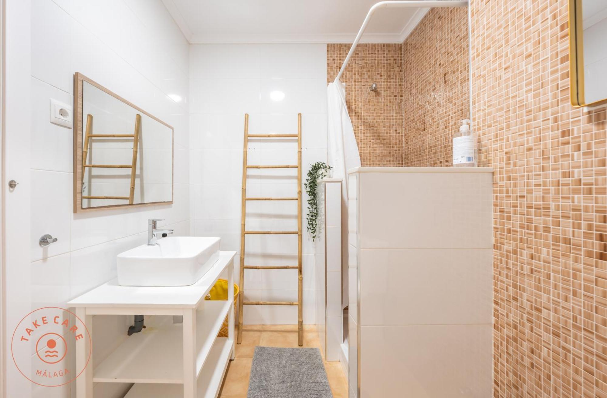 Colourful Fisher House Pulpito In El Palo! - Tcm Holiday home
