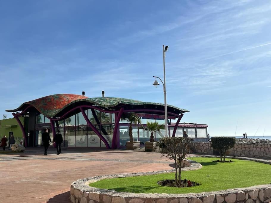 Espectacular Junto Al Mar, Con Piscina En * Málaga