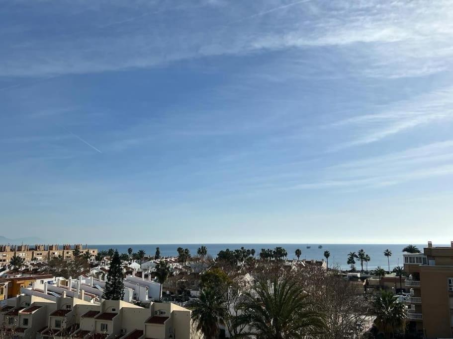 Espectacular Junto Al Mar, Con Piscina En * Málaga