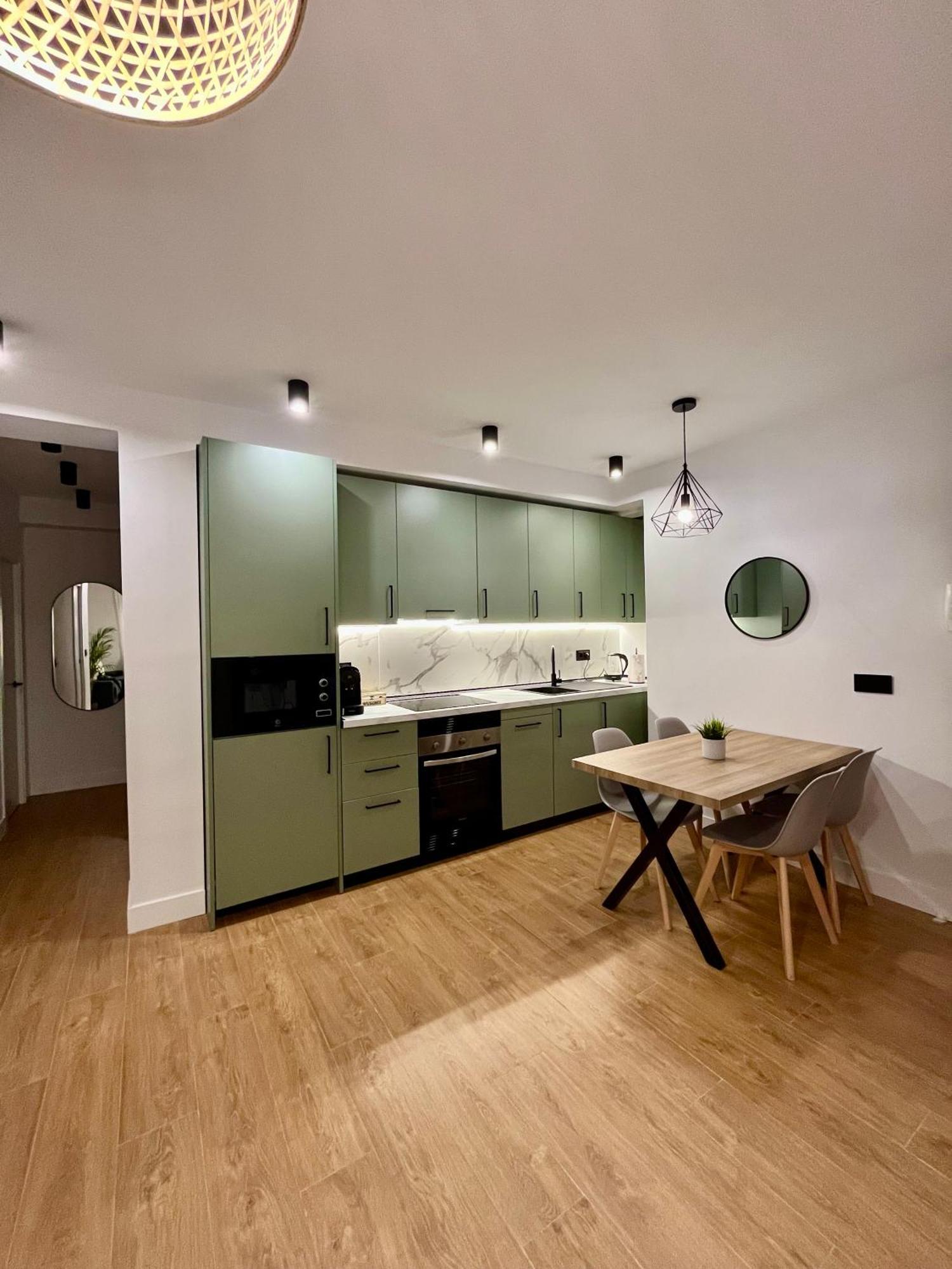 Apartment Piso Picasso, Modern In The Heart Of