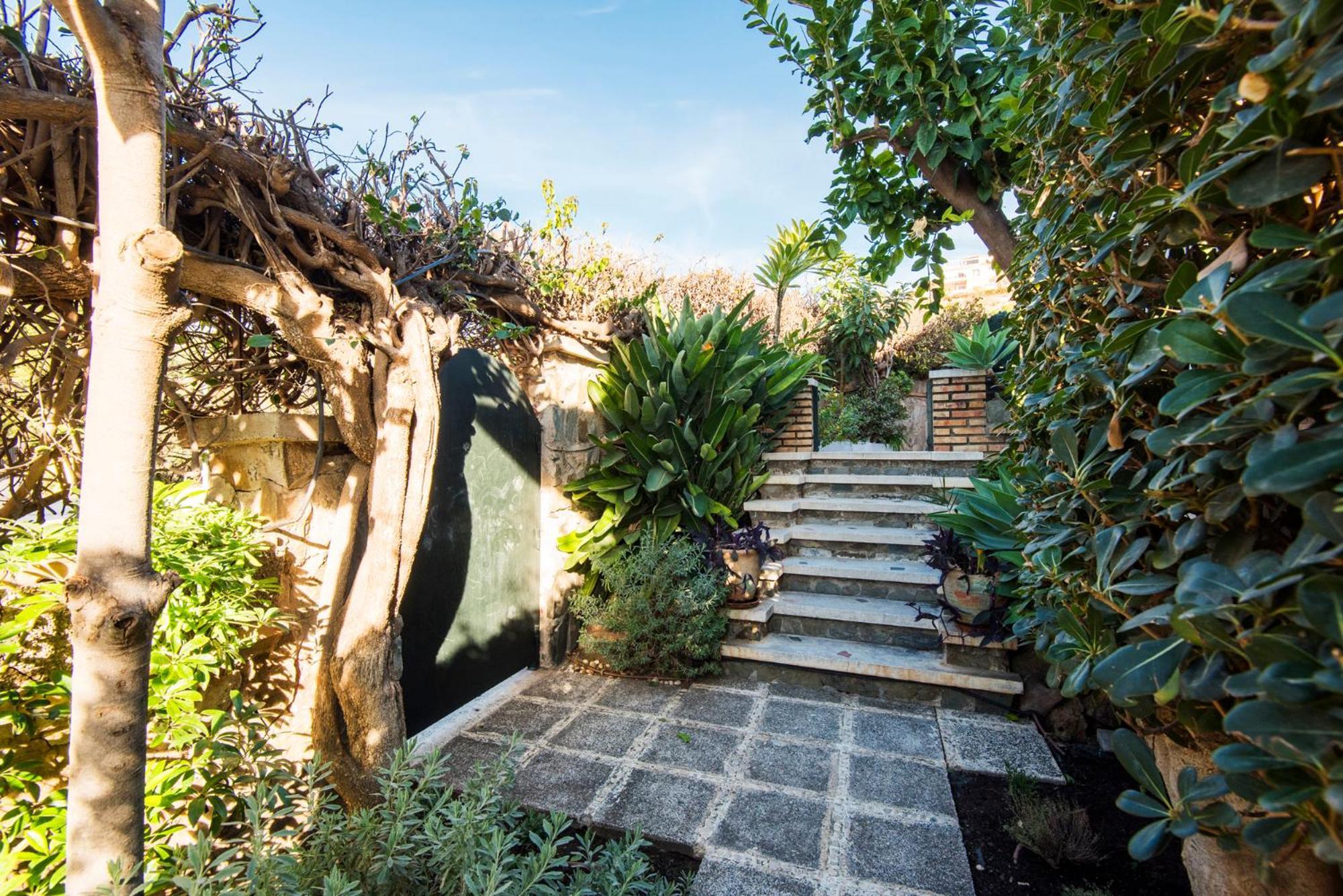 Vakantiehuis Queen Of The Ocean Villa: Stately Style House With Pool
