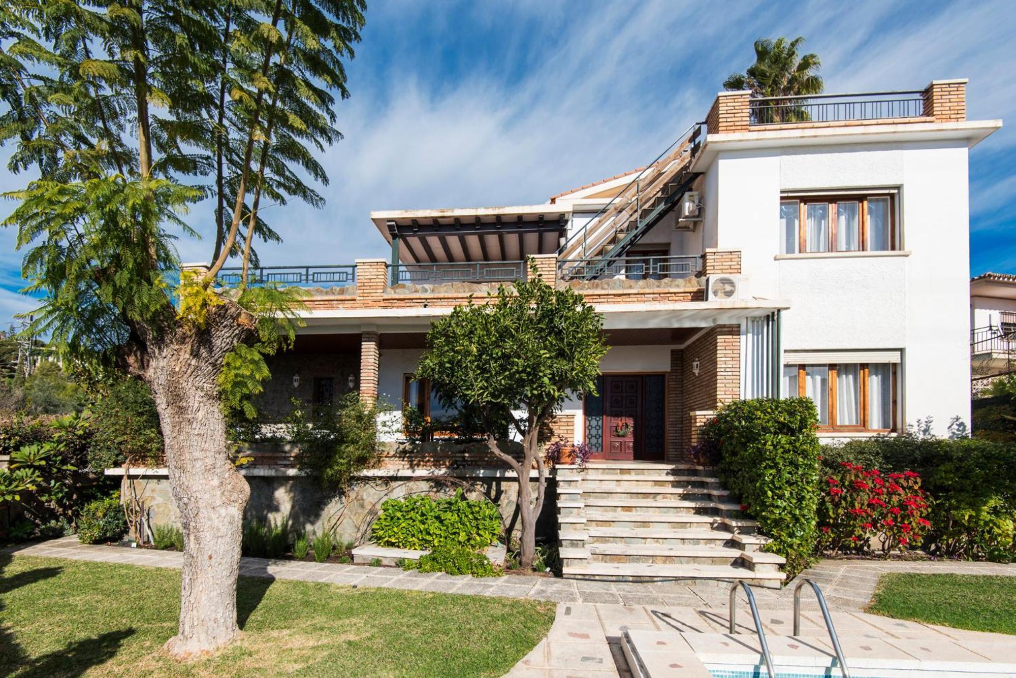 Queen Of The Ocean Villa: Stately Style House With Pool Ferienhaus *