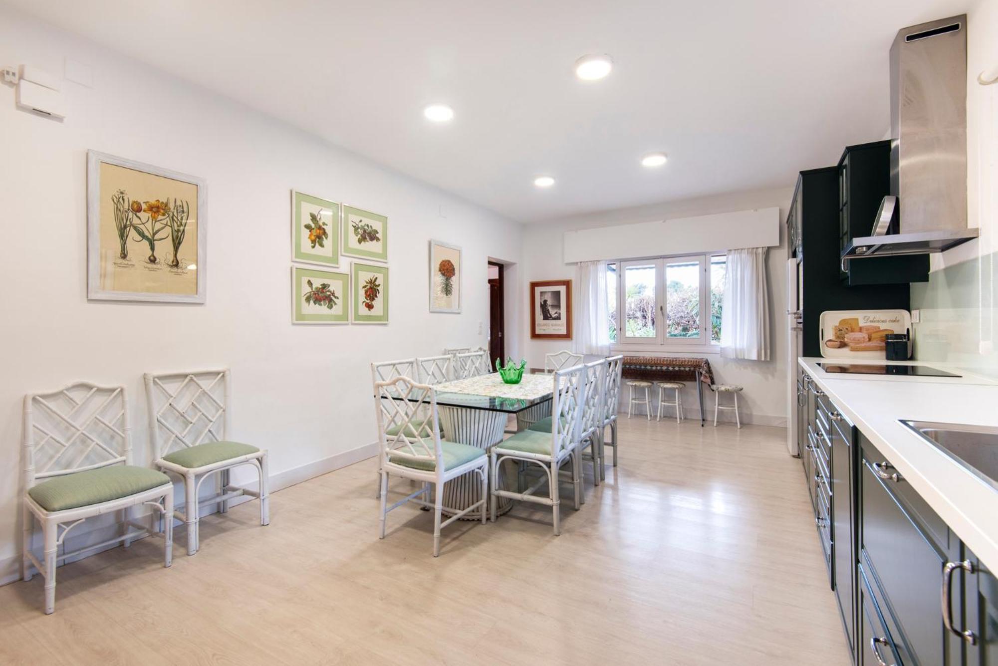 Vakantiehuis Queen Of The Ocean Villa: Stately Style House With Pool