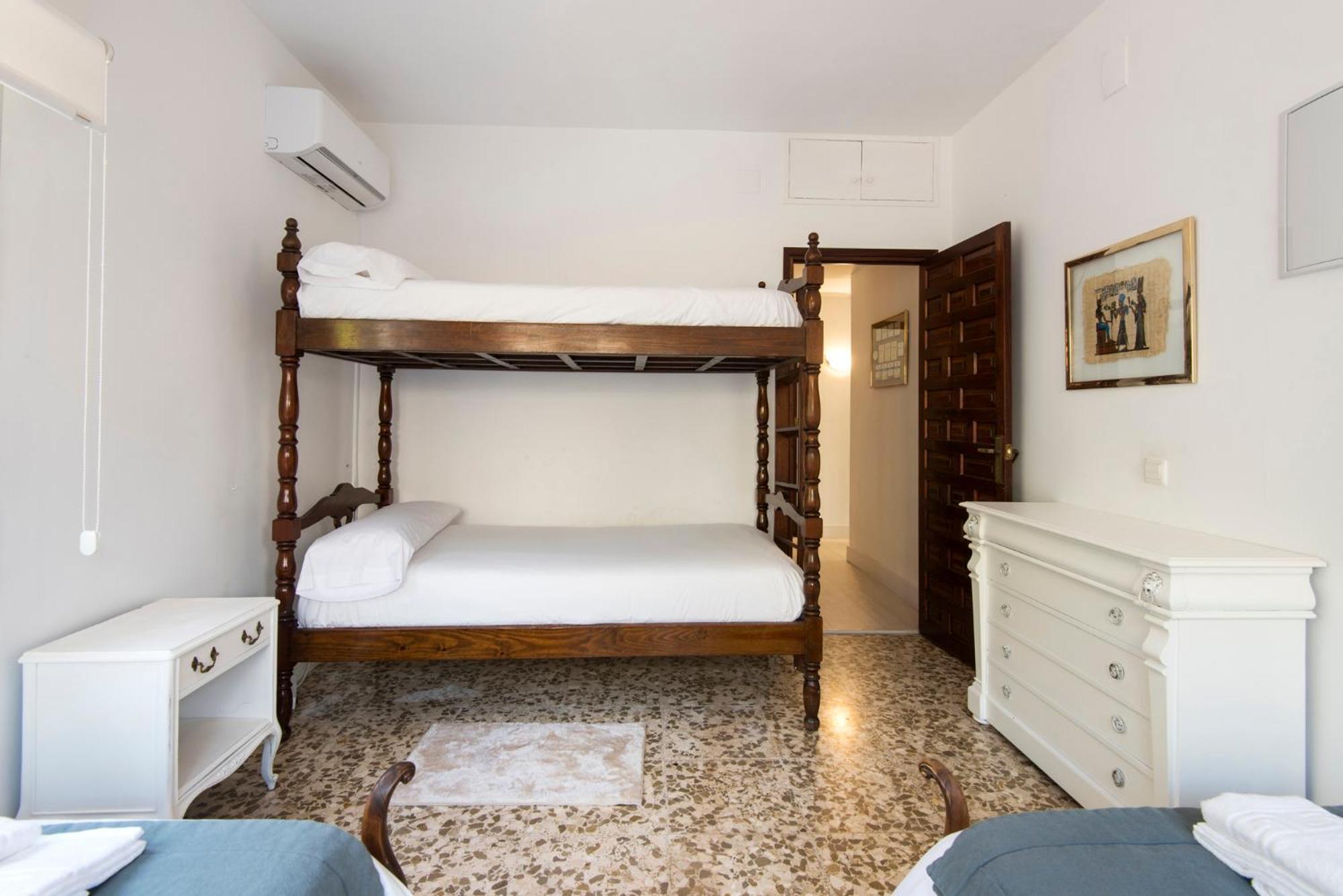 Queen Of The Ocean Villa: Stately Style House With Pool Vakantiehuis