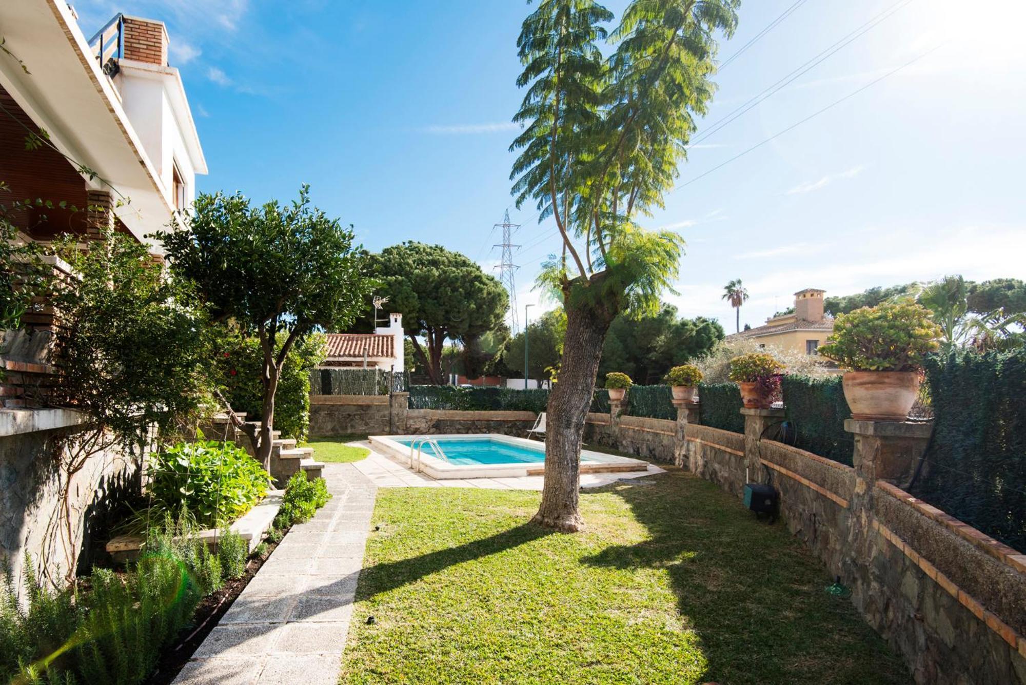 Ferienhaus Queen Of The Ocean Villa: Stately Style House With Pool *