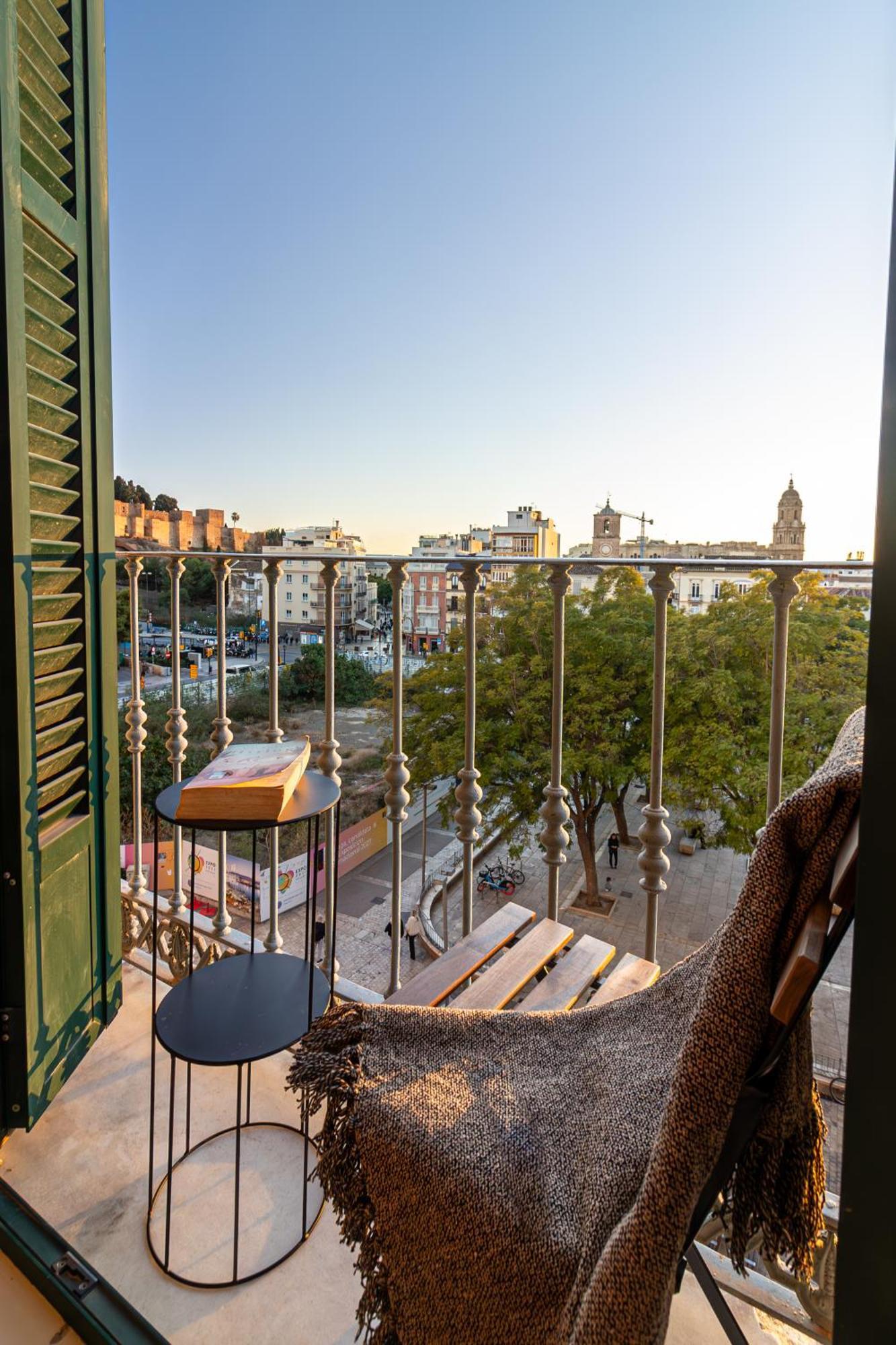 Center Flat Balcony At Picasso's Apartment