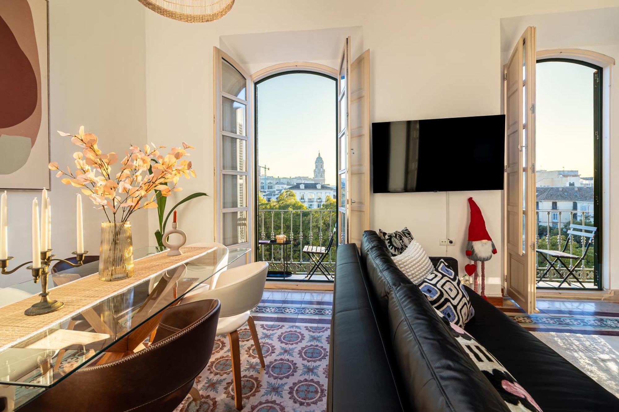 Center Flat Balcony At Picasso's Apartment *