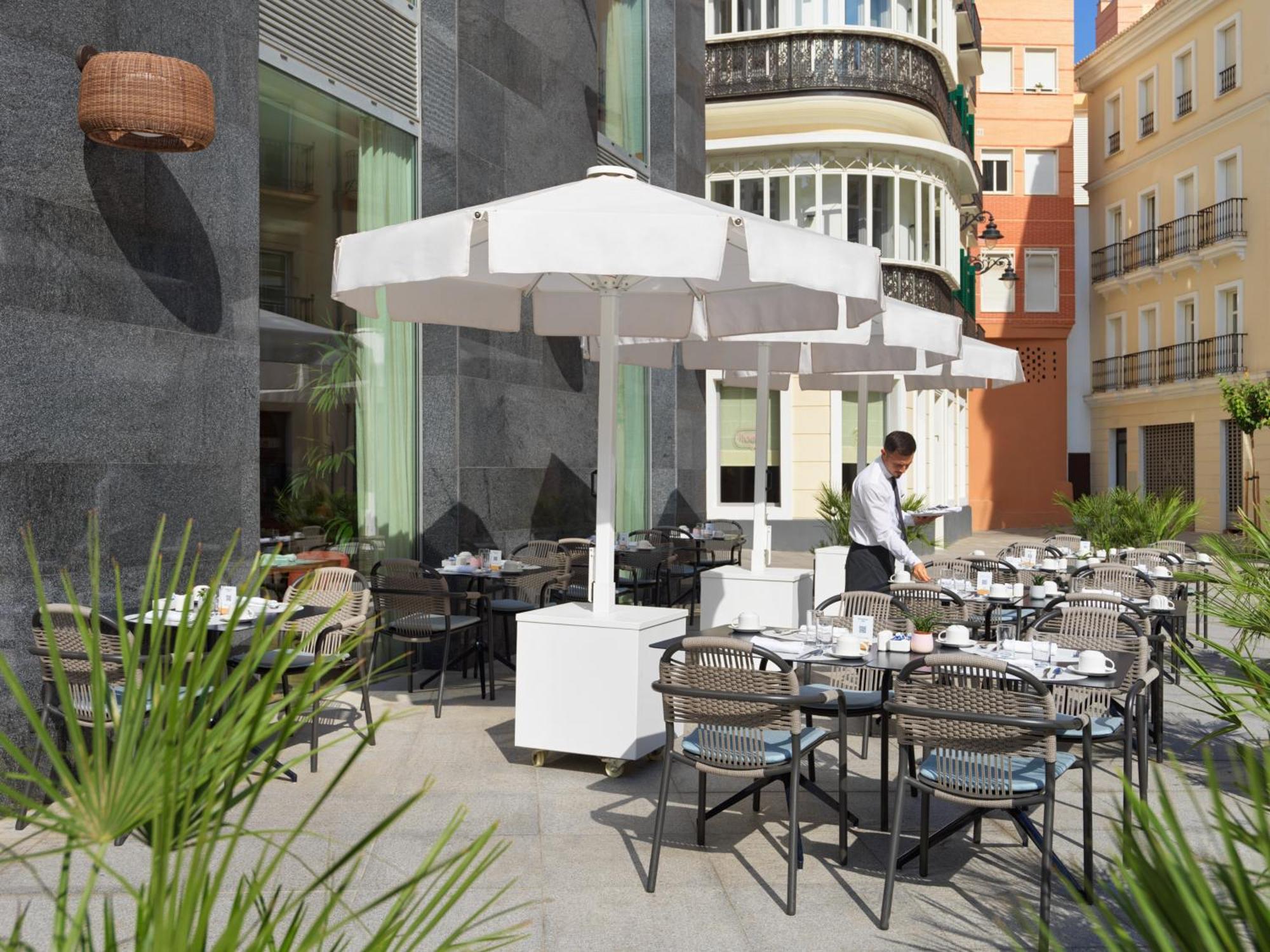 Hotel H10 Croma 4*