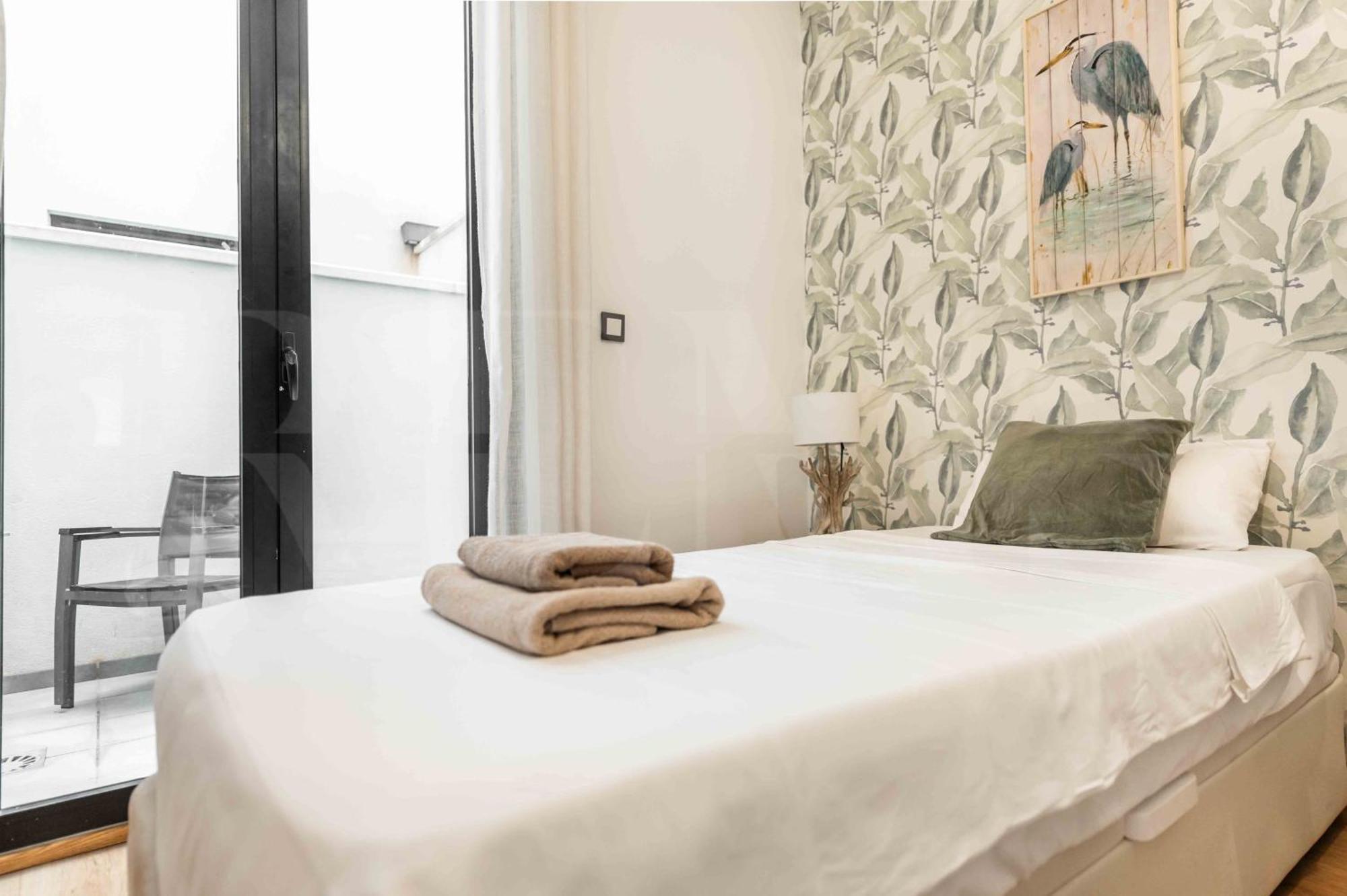 3br With Parking And Patio In The Center By Rems *
