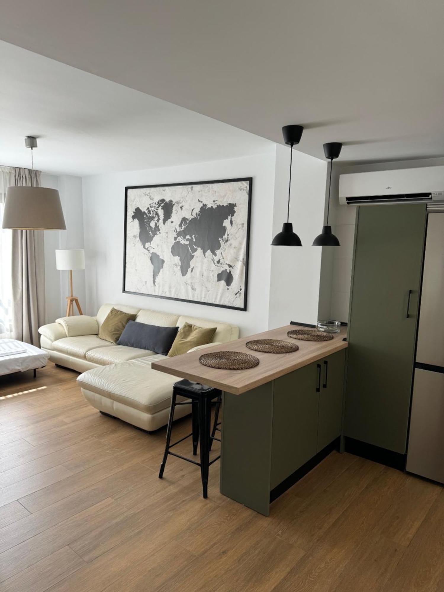 Plaza Victoria Apartment *