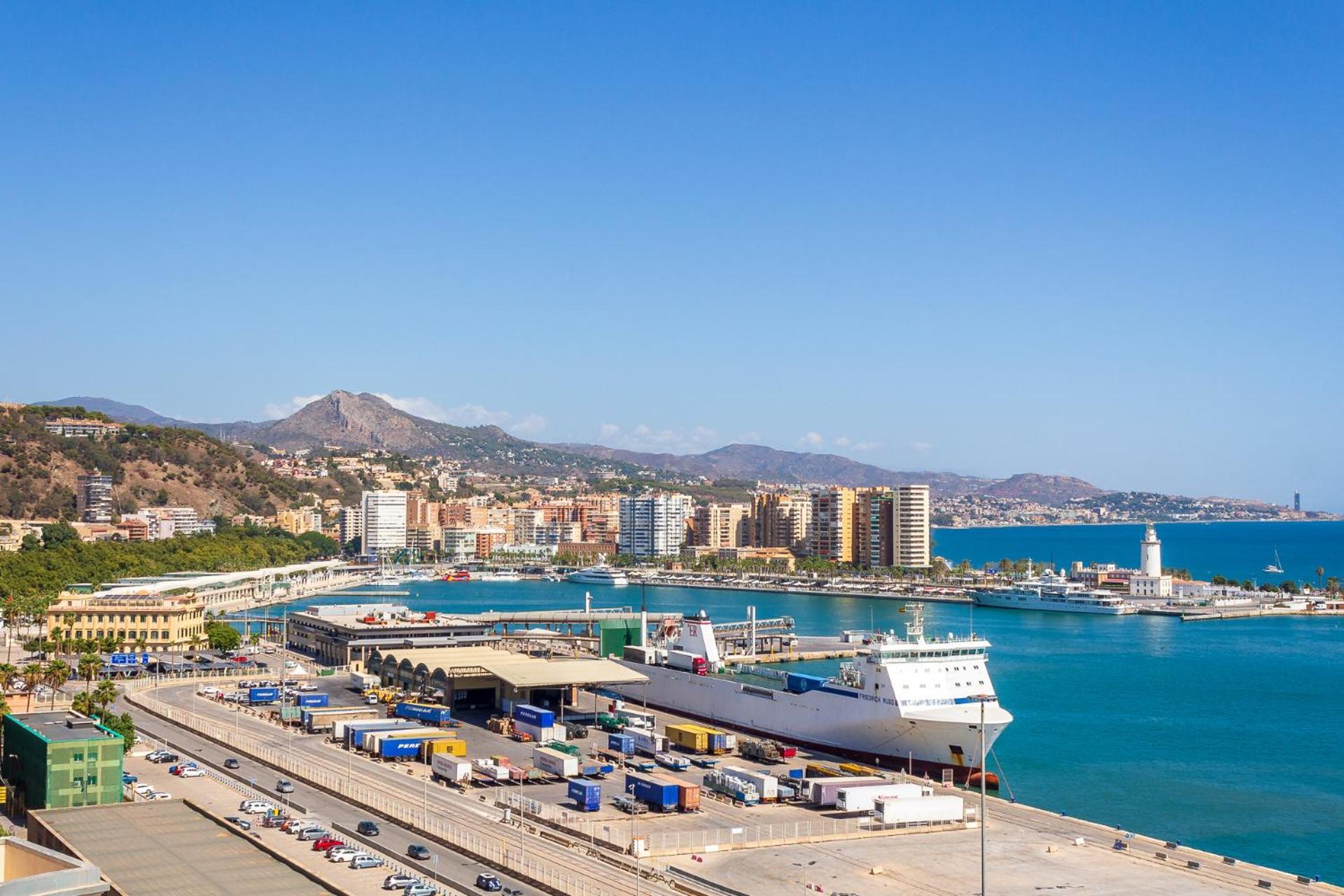 Alameda De Colon Solo Familias * Málaga