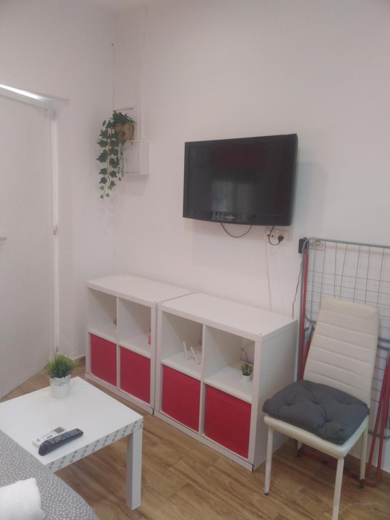Estudio Cerca Del Carrefour Rosaleda Apartment *