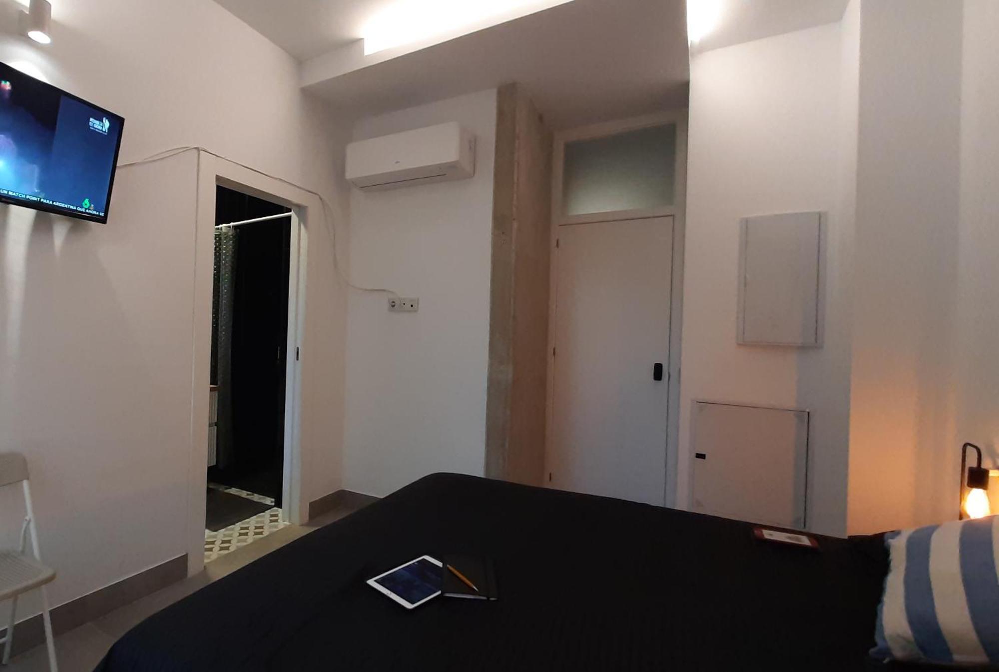 With Two In The Center Of Apartment *