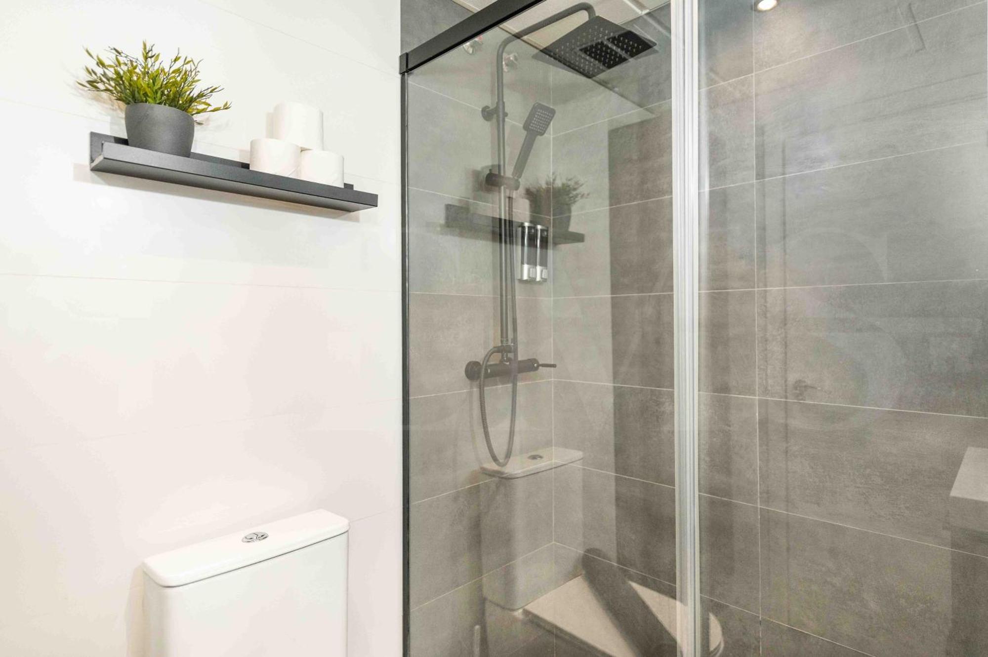 Modern With Private Rooftop Terrace By Rems Apartment *