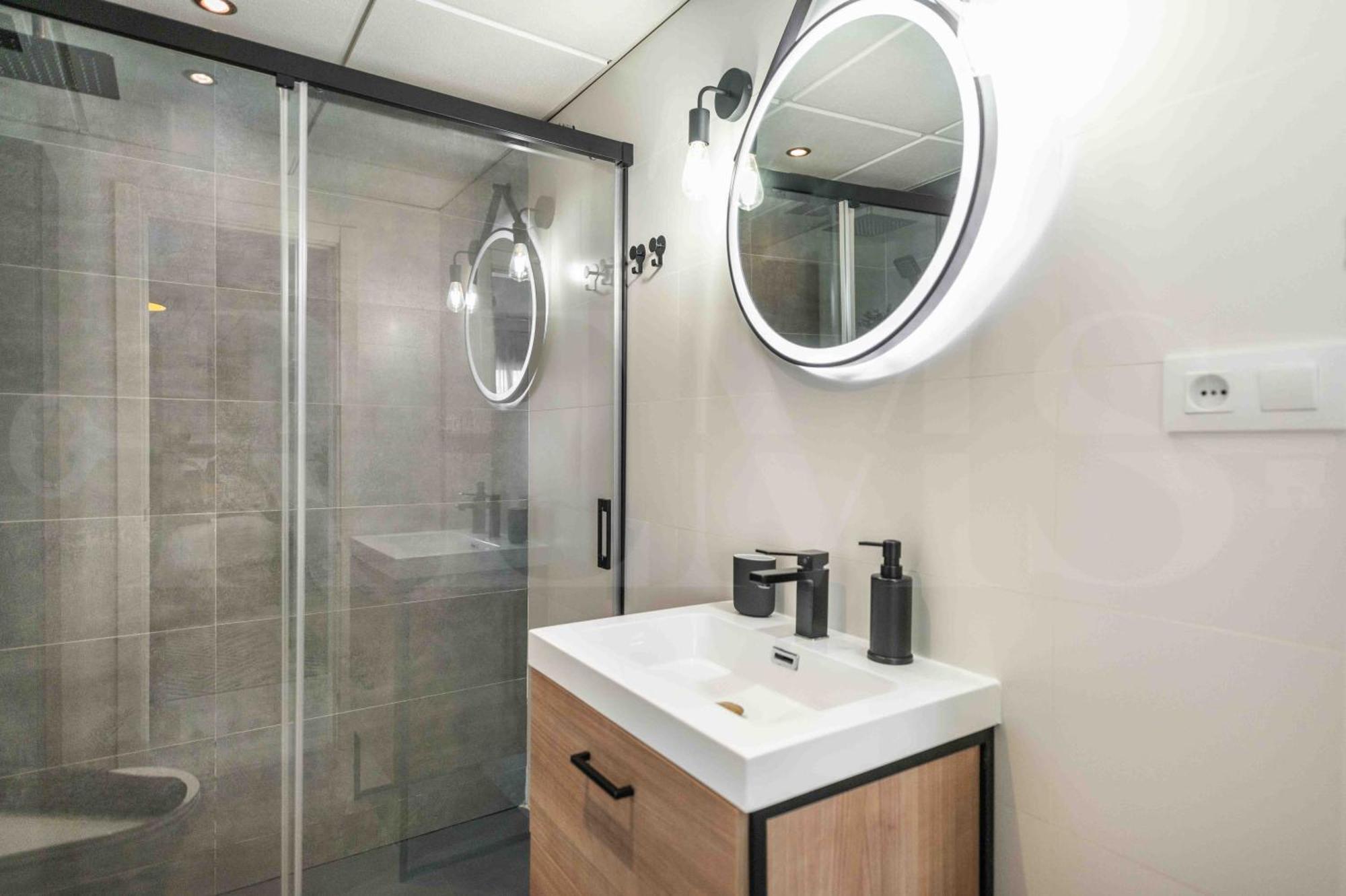 Modern With Private Rooftop Terrace By Rems Apartment *