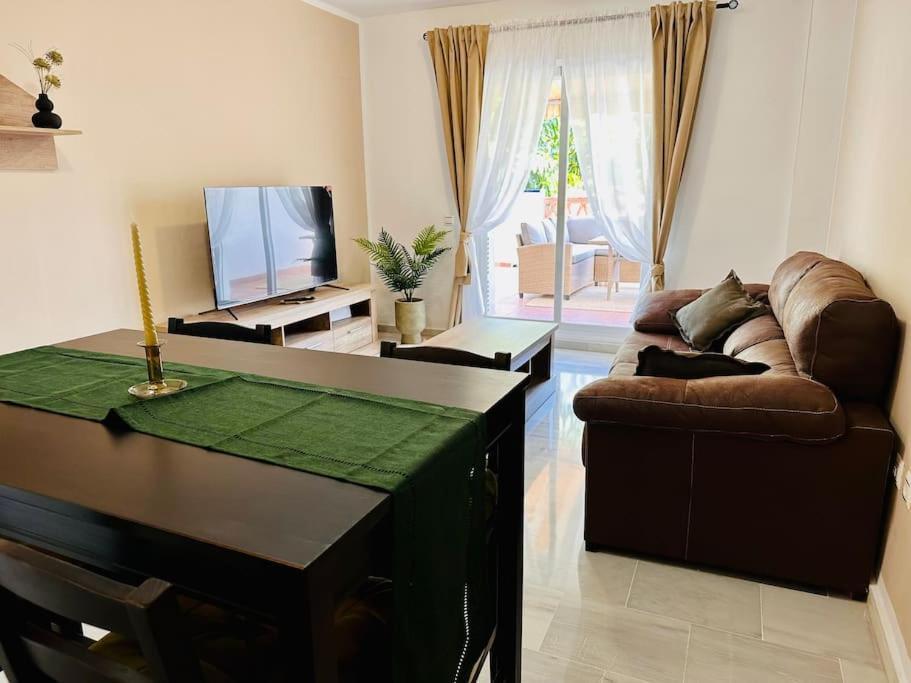 Encantador Vista Golf, Grande Terraza Apartment *