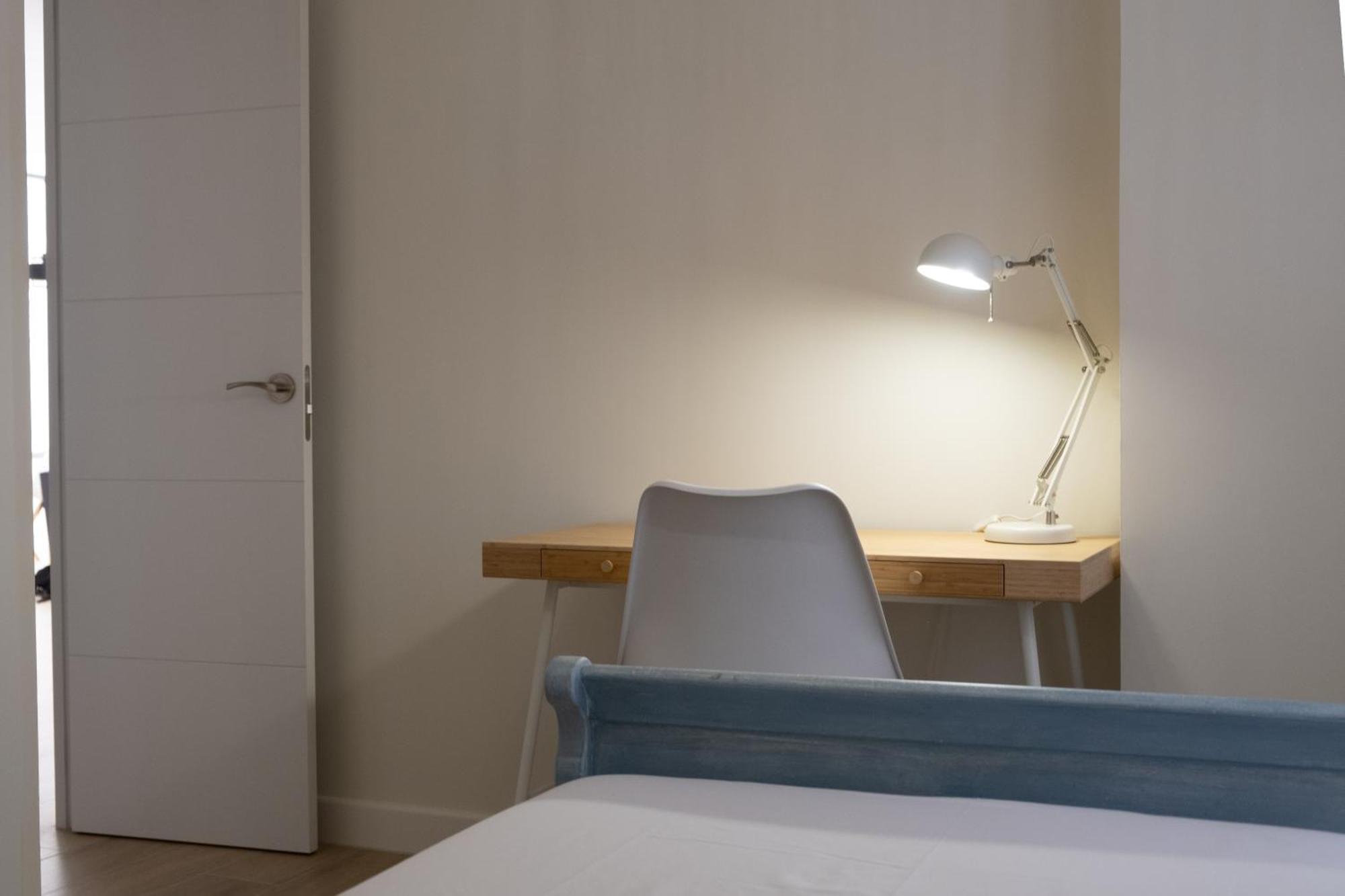 Victoria's Modern And Cosy 2 Bedroom Apartment *