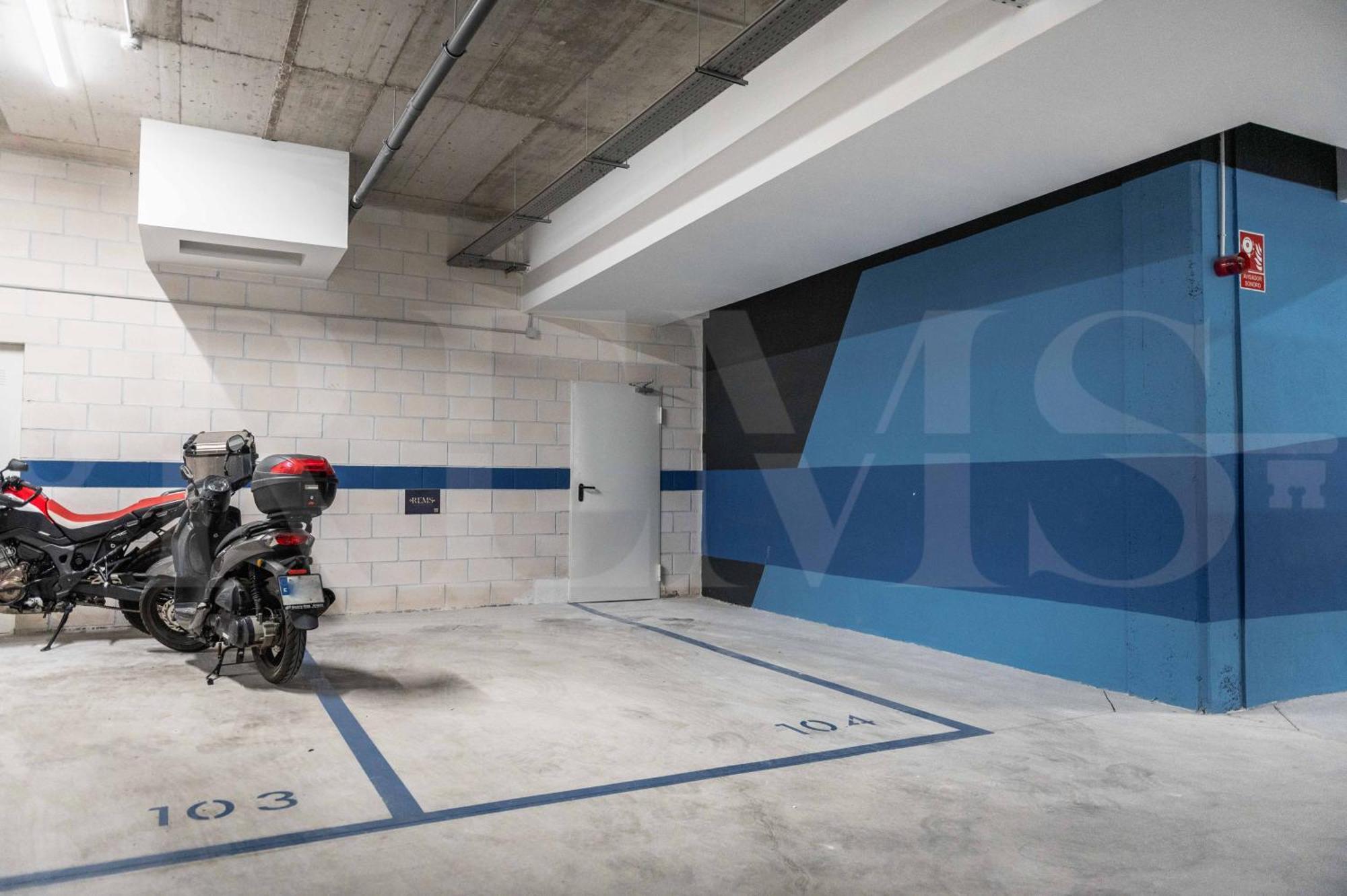 Apartment With Parking, Gym & Terrace By Rems