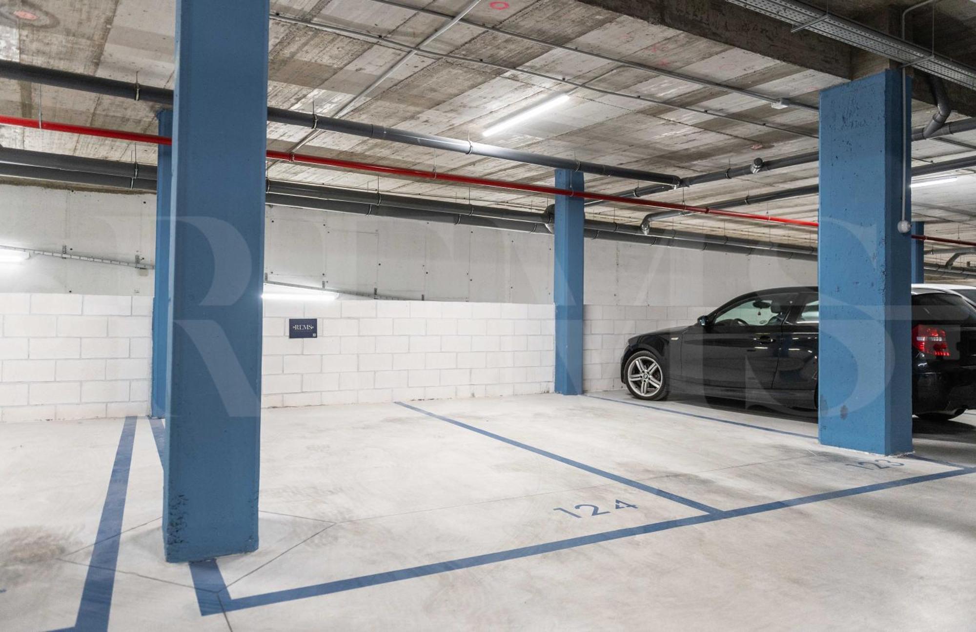 Apartment With Parking, Gym & Terrace By Rems