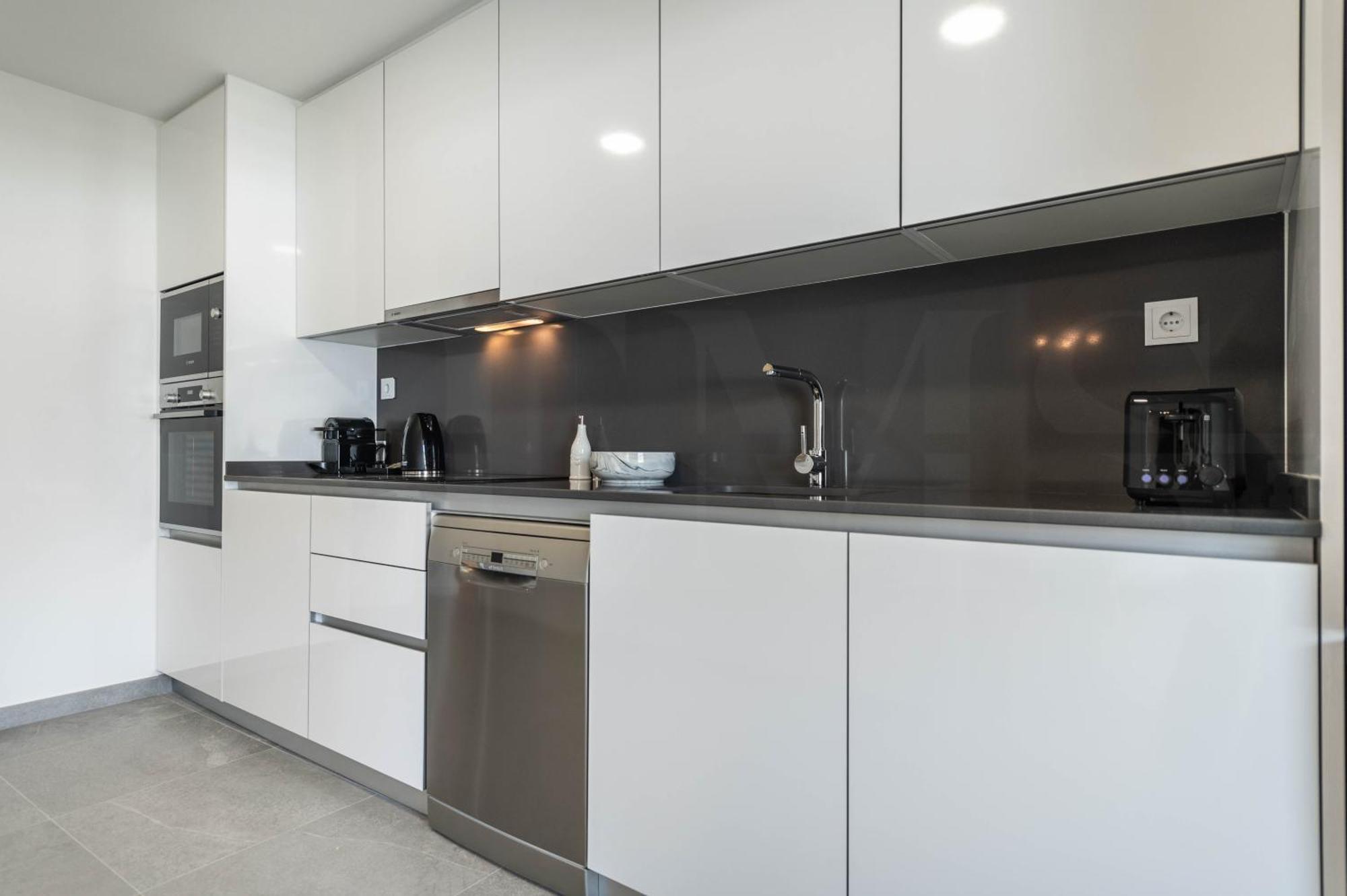 Apartment With Parking, Gym & Terrace By Rems