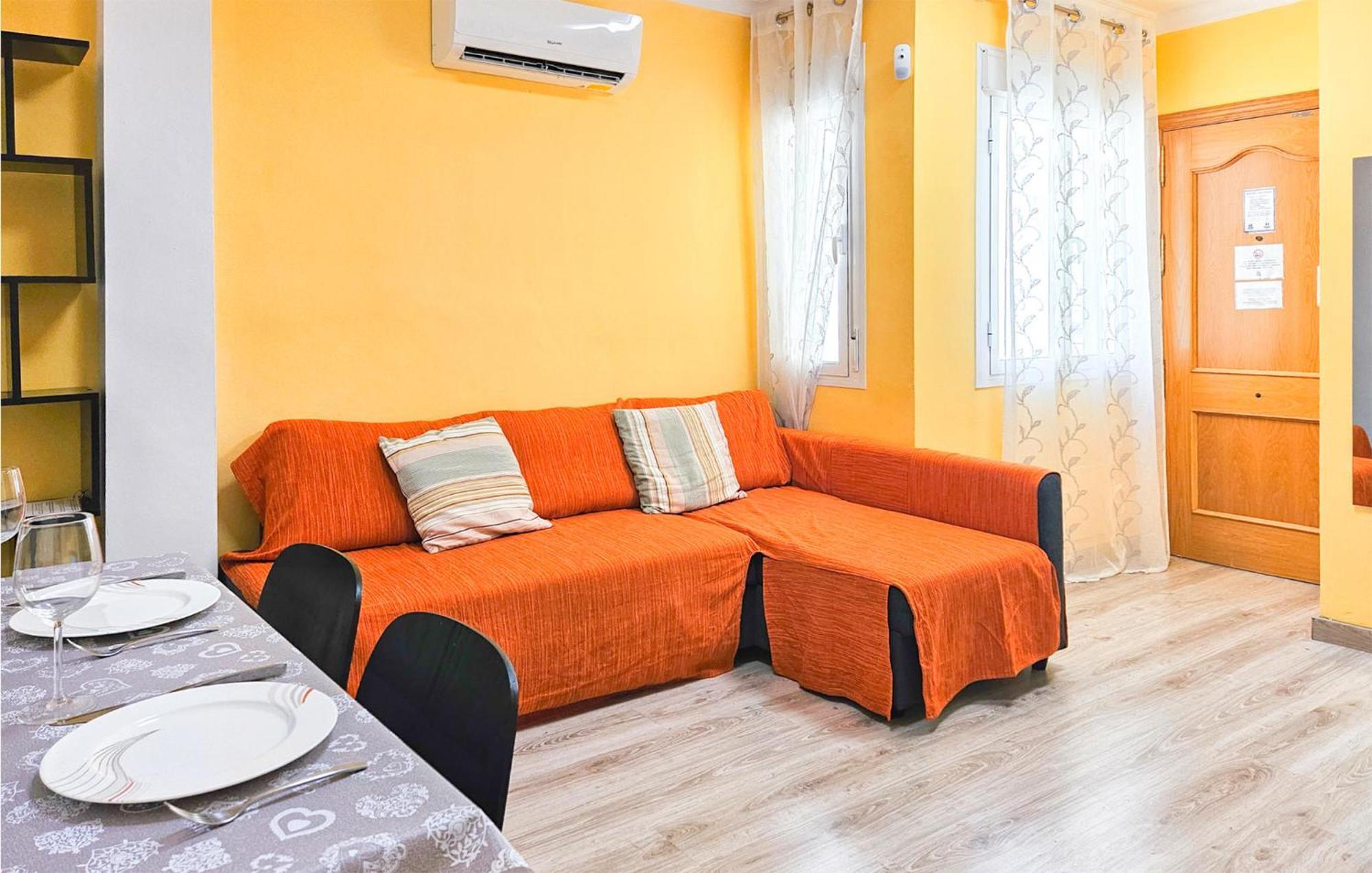 2 Bedroom Stunning In *