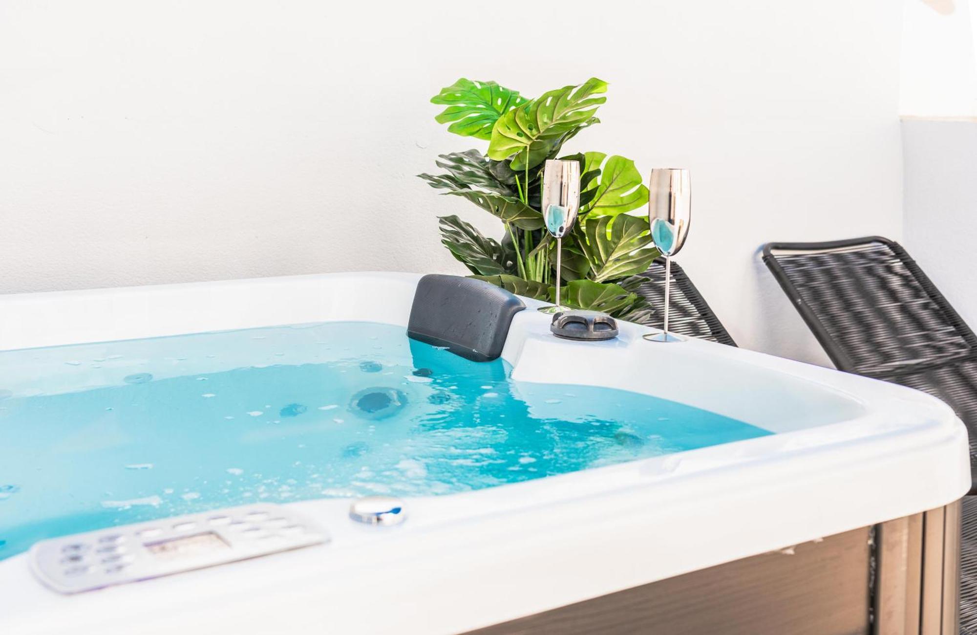 Apartment Rooftop & Private Jacuzzi In The Center By Rems