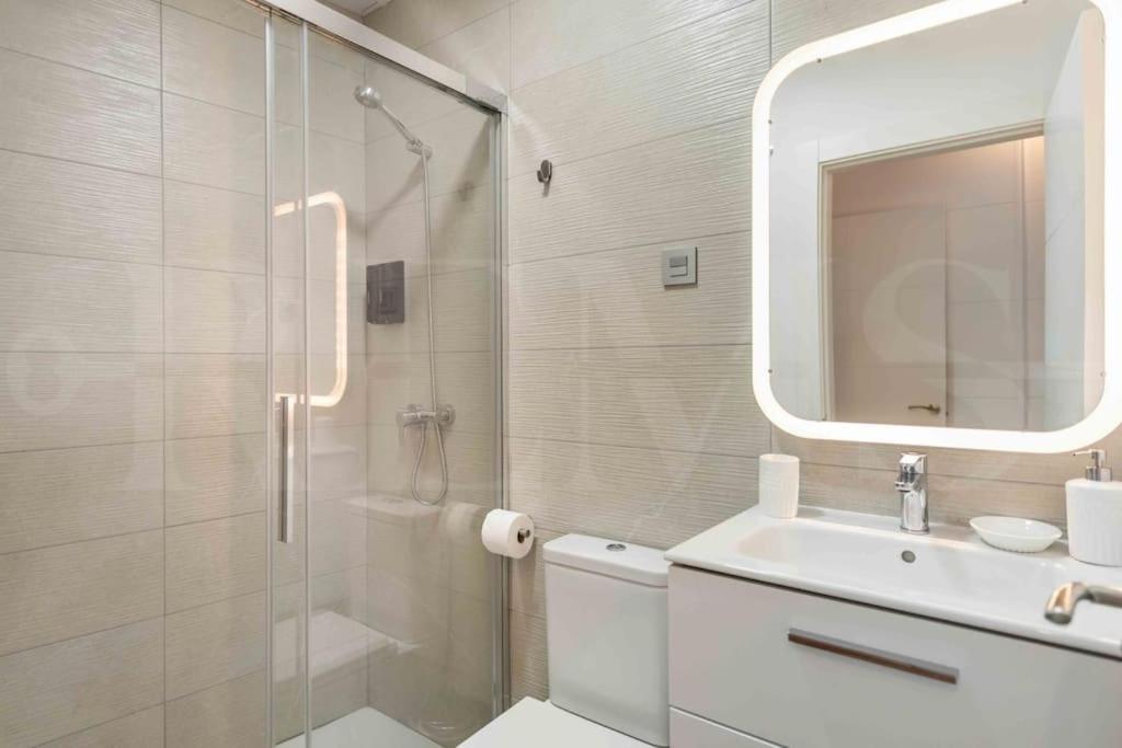 Fresh & Stylish With Parking By Rems Apartment