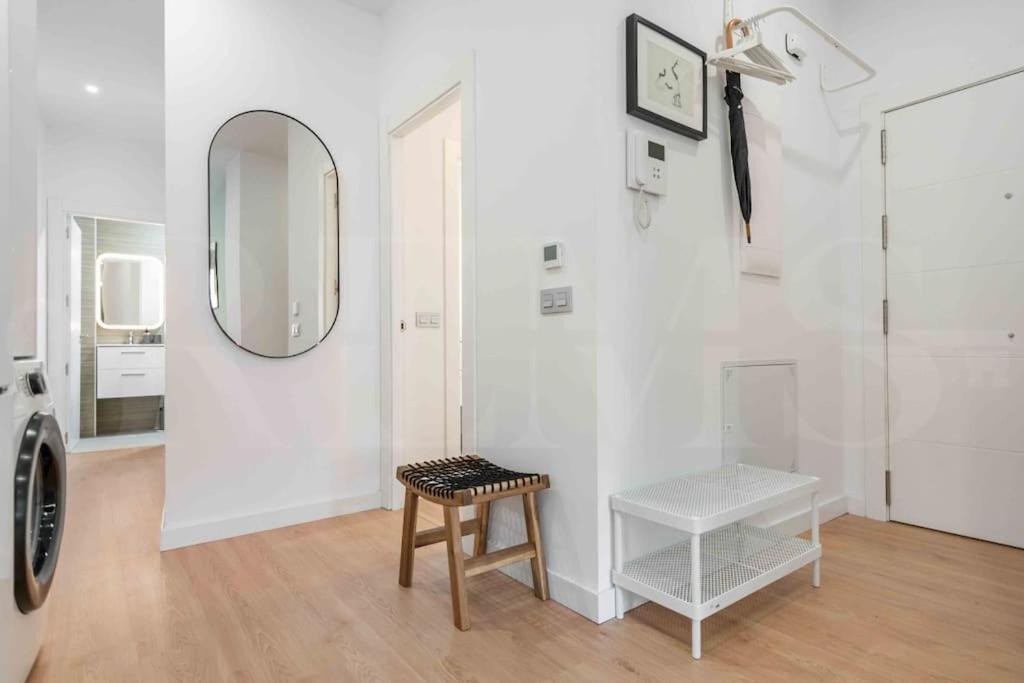 Apartment Fresh & Stylish With Parking By Rems *