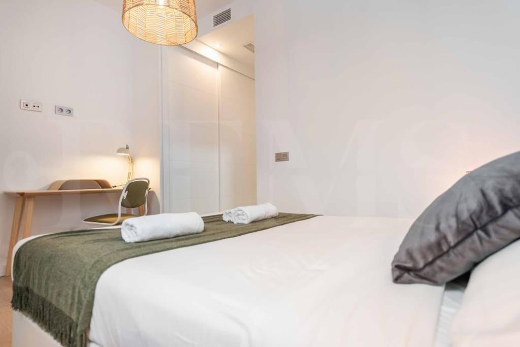 Apartment Fresh & Stylish With Parking By Rems *