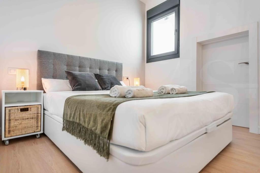 Fresh & Stylish With Parking By Rems Malaga