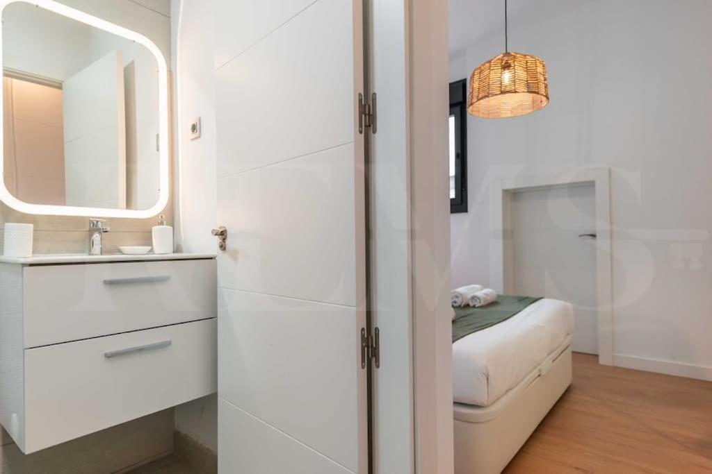 Fresh & Stylish With Parking By Rems Malaga