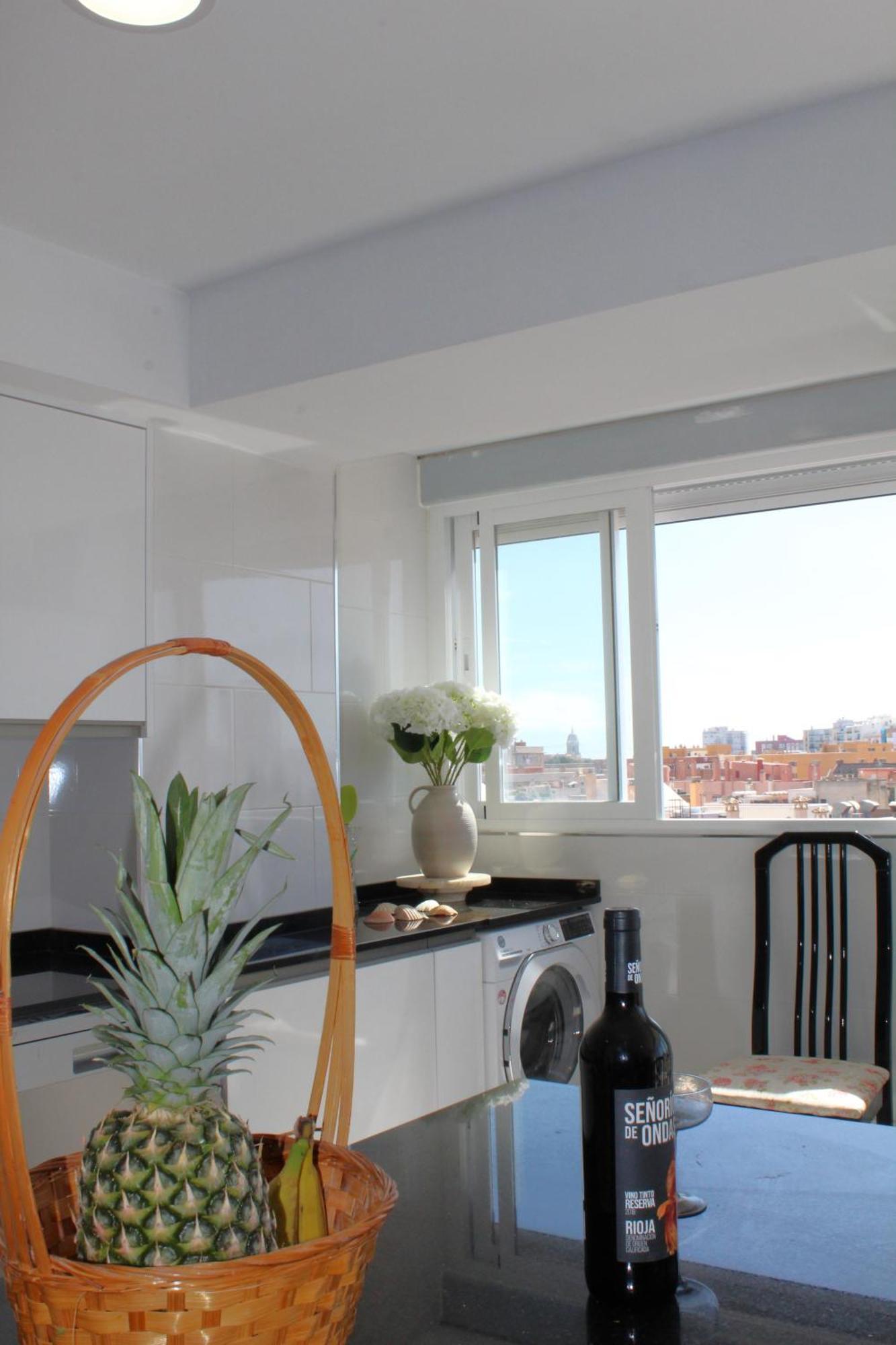 Rare Find! Skyline View-modern 6 Bed 2 Bath Flat In The Heart Of Homestay *