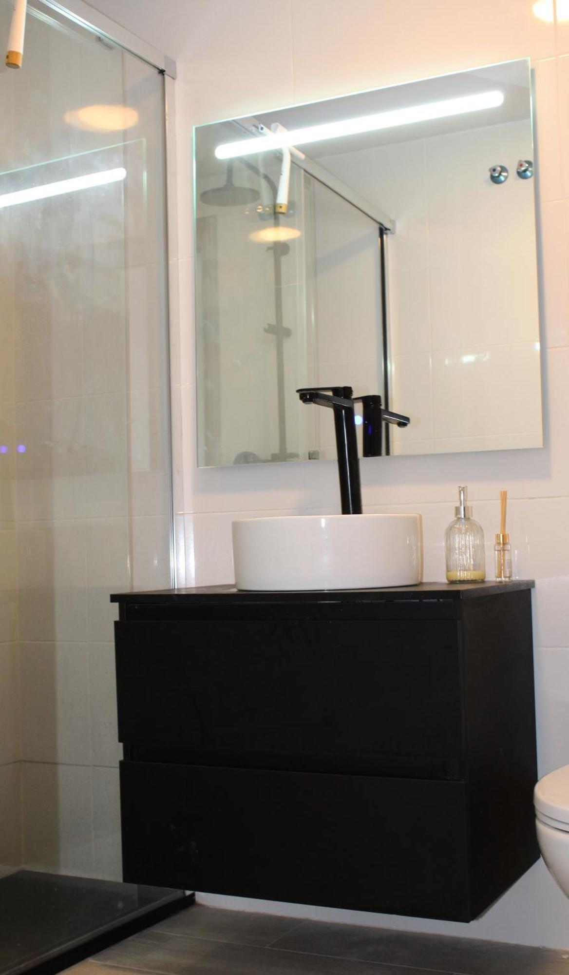 Rare Find! Skyline View-modern 6 Bed 2 Bath Flat In The Heart Of Homestay Malaga