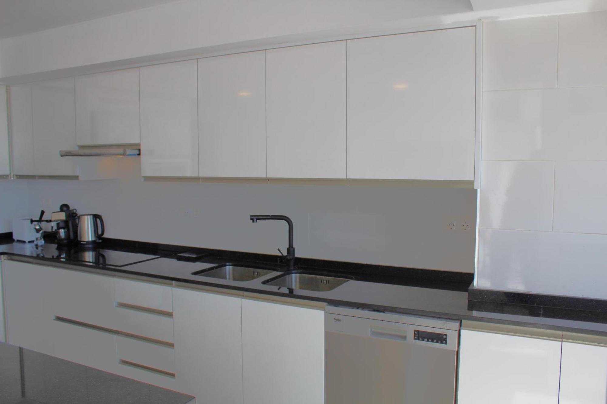 Rare Find! Skyline View-modern 6 Bed 2 Bath Flat In The Heart Of