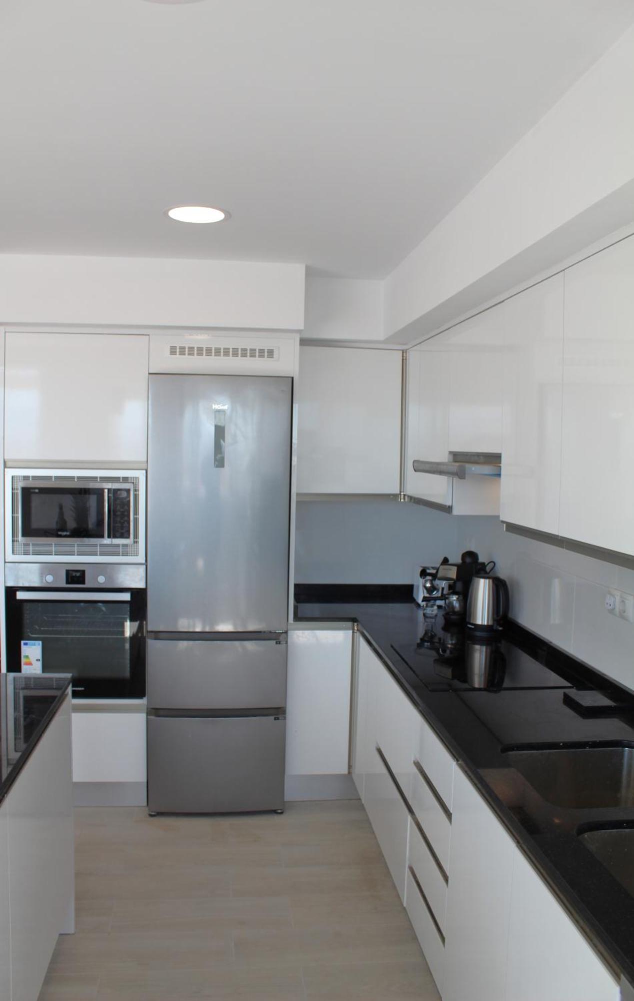Rare Find! Skyline View-modern 6 Bed 2 Bath Flat In The Heart Of Homestay *