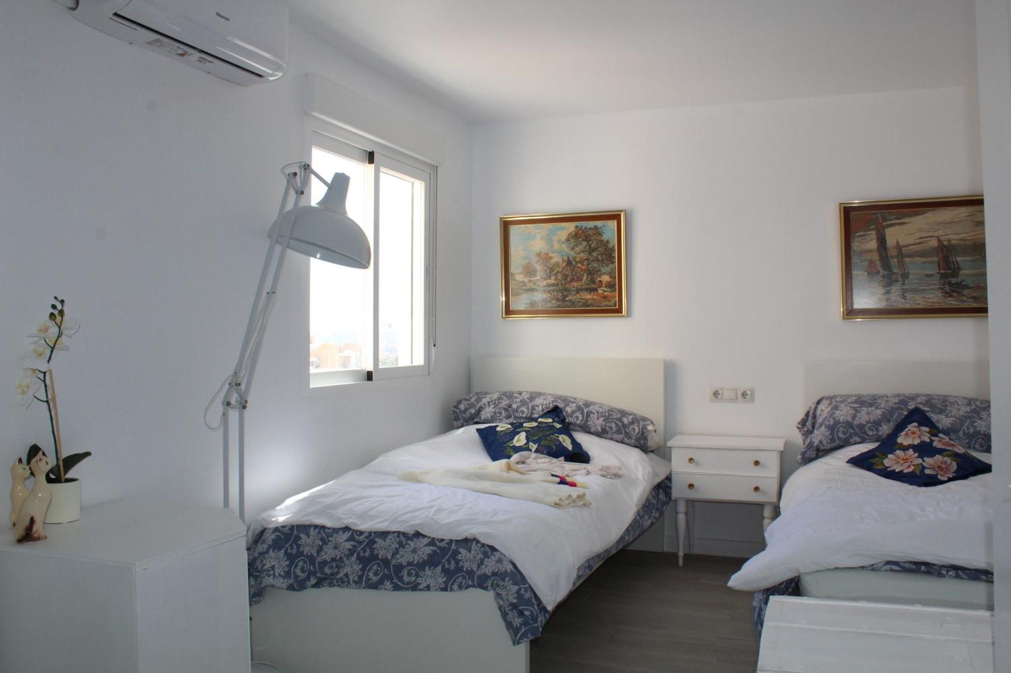 Rare Find! Skyline View-modern 6 Bed 2 Bath Flat In The Heart Of * Malaga