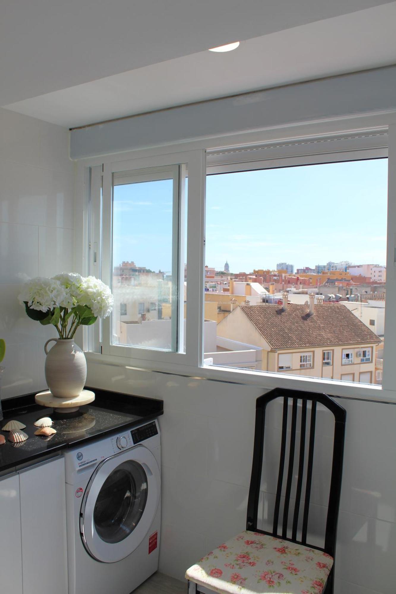Rare Find! Skyline View-modern 6 Bed 2 Bath Flat In The Heart Of Malaga