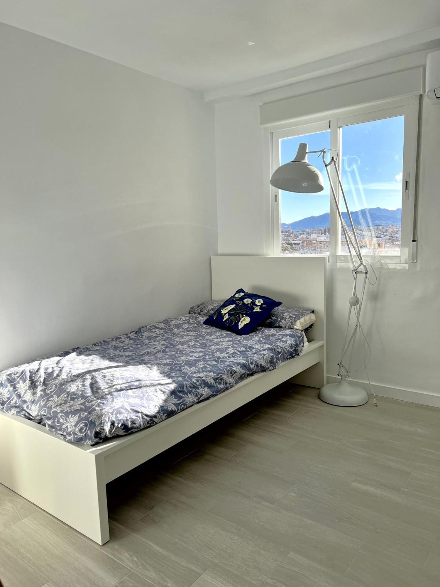 Homestay Rare Find! Skyline View-modern 6 Bed 2 Bath Flat In The Heart Of Malaga