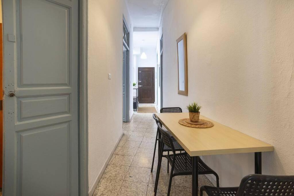 Apartment Large Private Terrace 2 Bedroom *