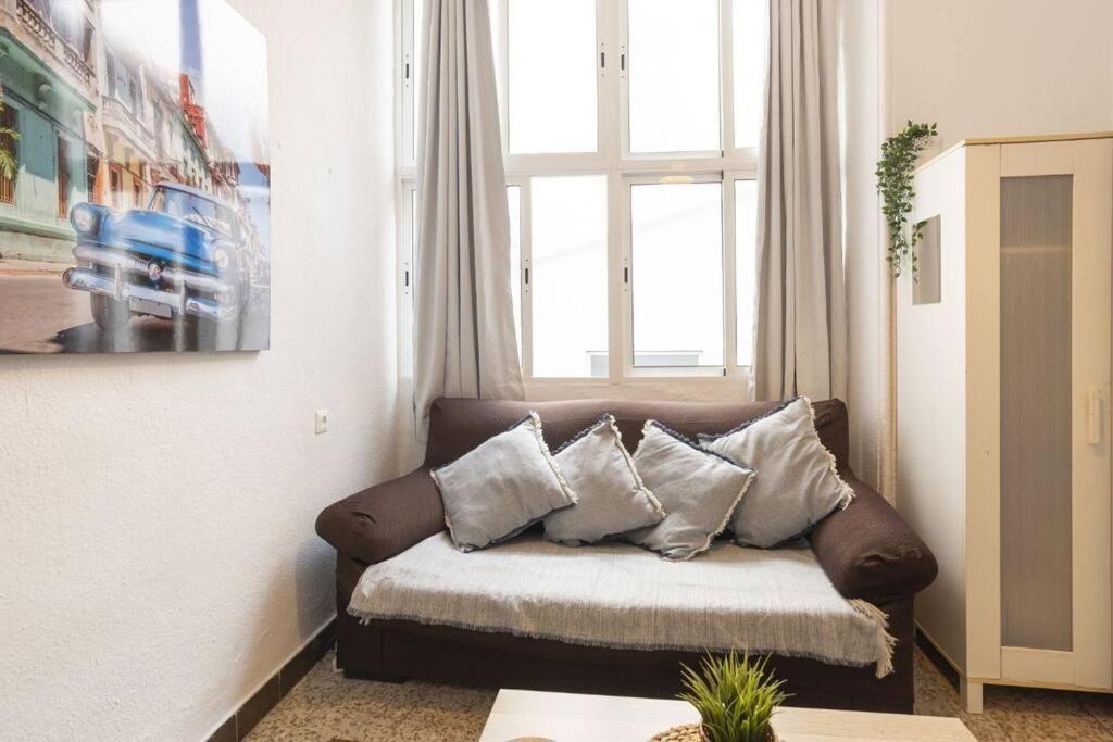 Large Private Terrace 2 Bedroom Apartment *