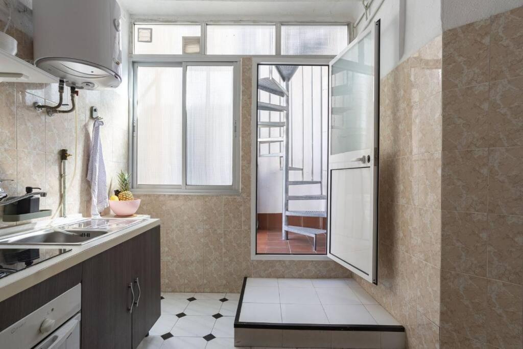 Apartment Large Private Terrace 2 Bedroom *