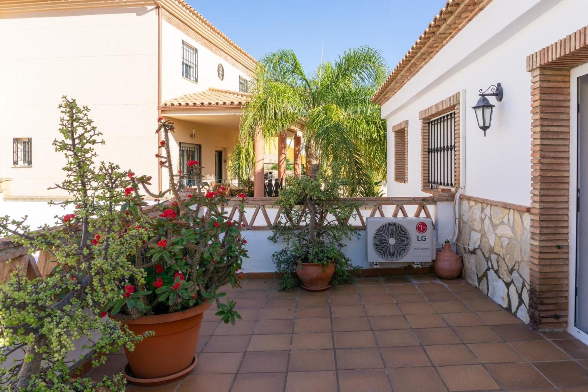House Pool & Parking * Malaga