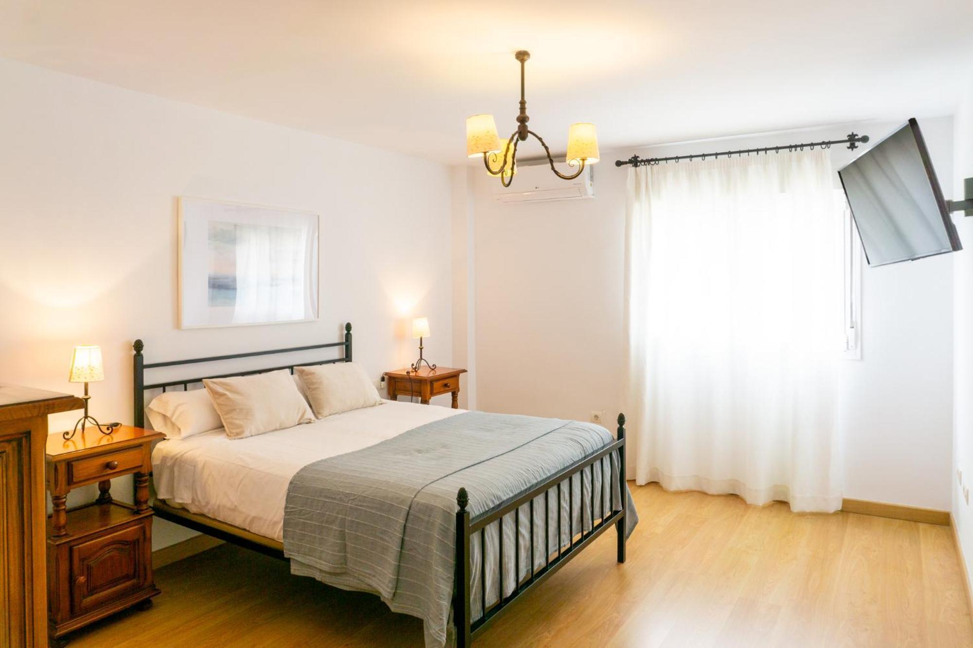 House Pool & Parking Holiday home *