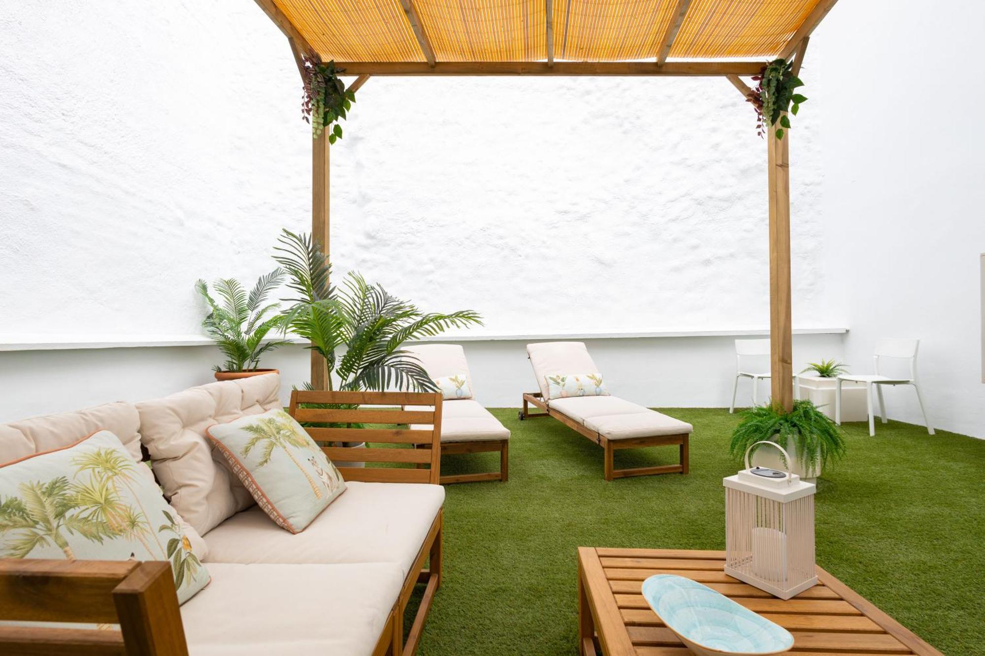 C30 Deluxe Studio With Terrace Into Cathedral Square