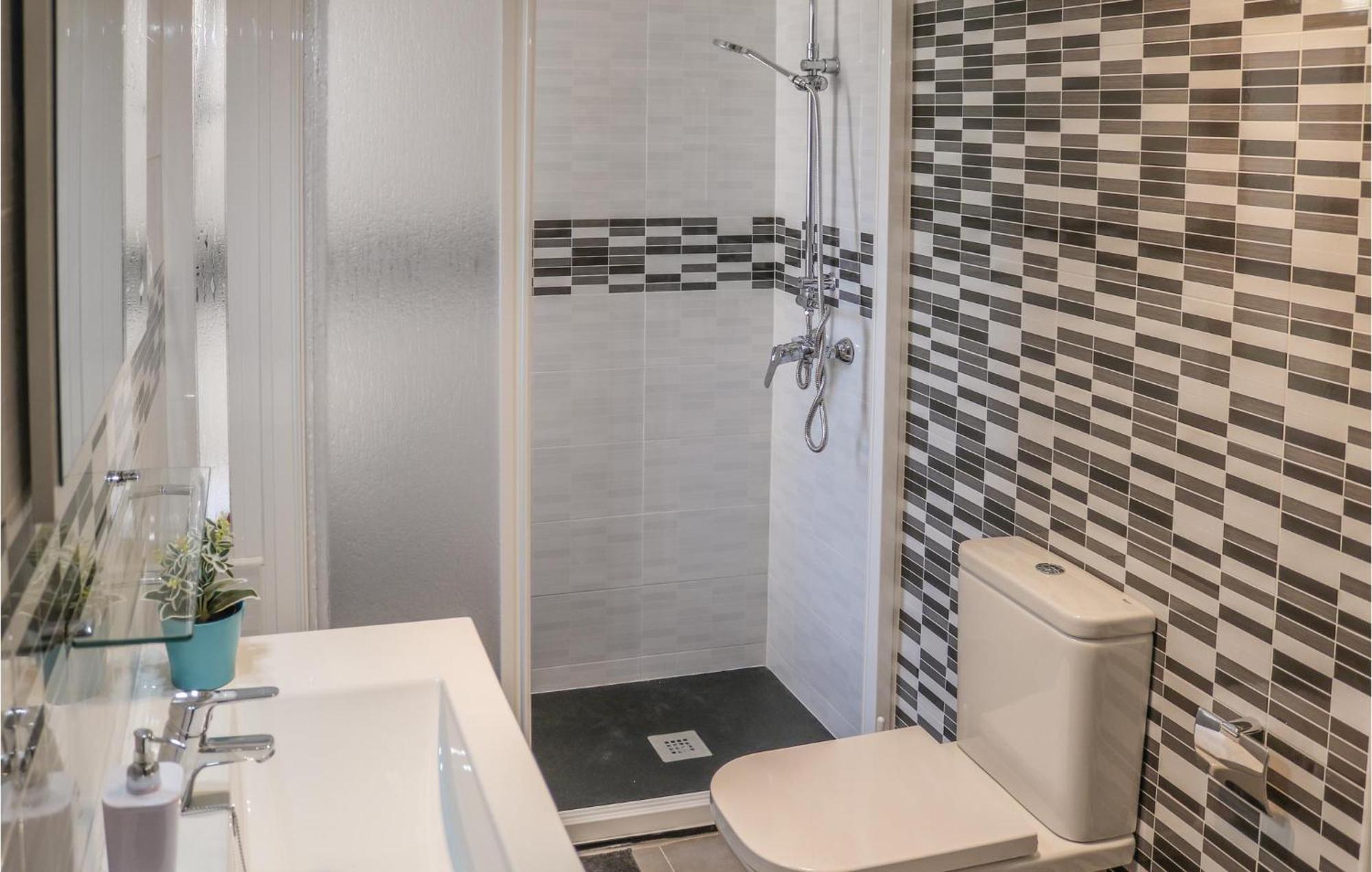 Apartment 4 Bedroom Stunning In Malaga