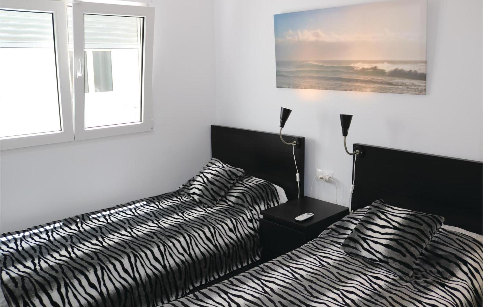 Apartment 4 Bedroom Stunning In