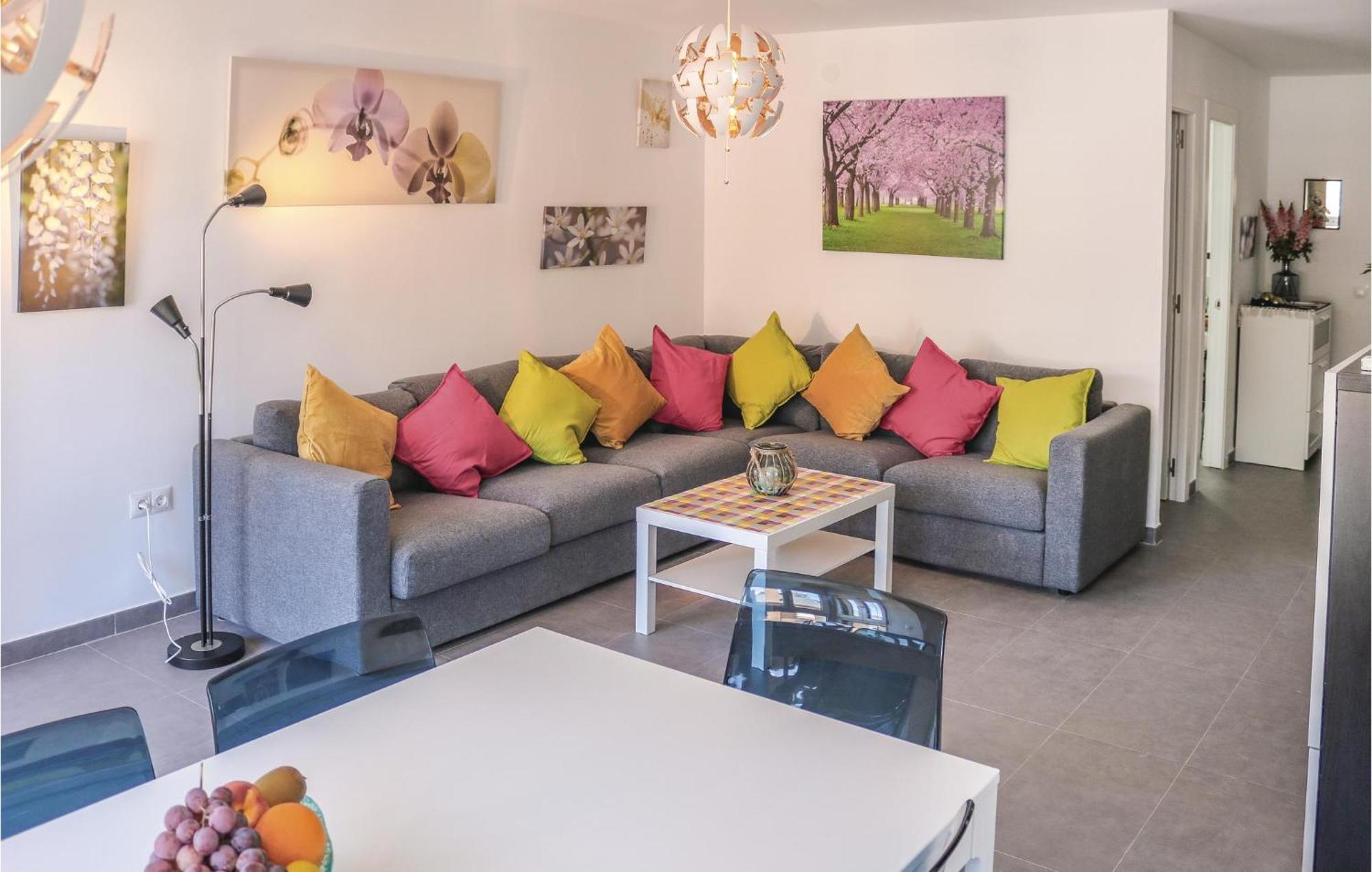 Apartment 4 Bedroom Stunning In
