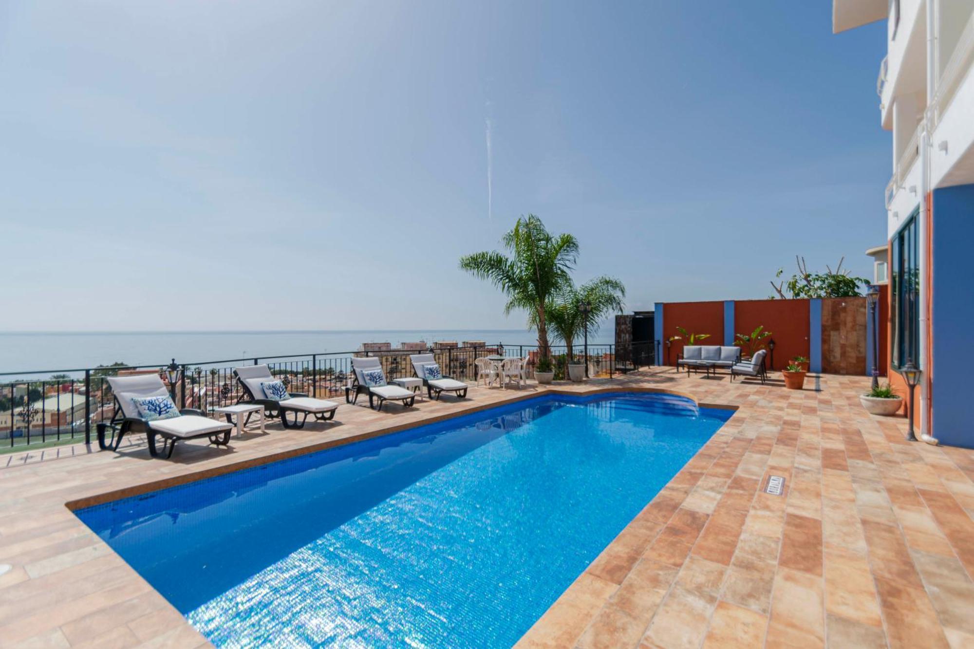 Mediterraneo Outdoor Pool
