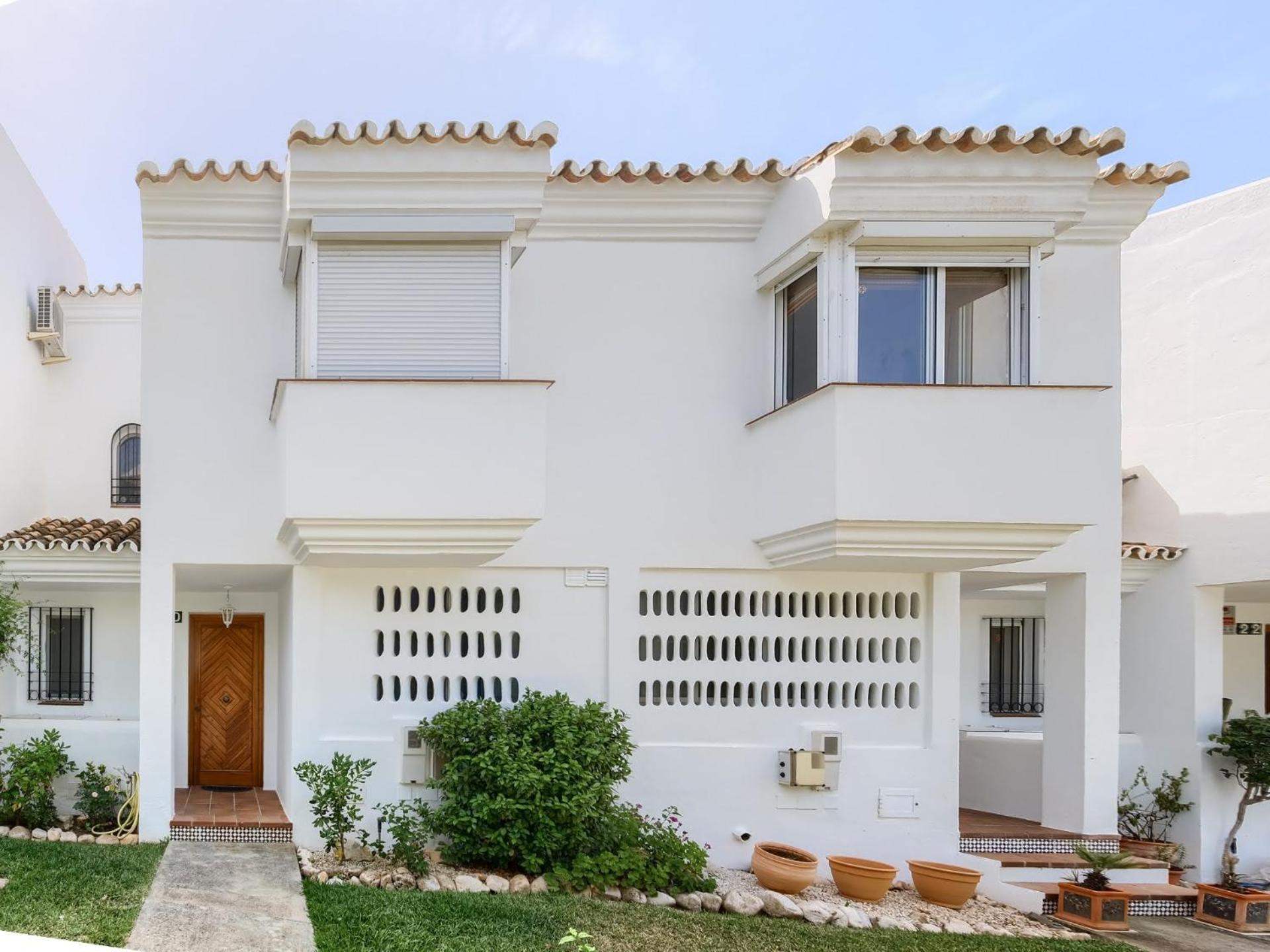 Holiday home Spanish Charm House On The Miraflores Golf Course
