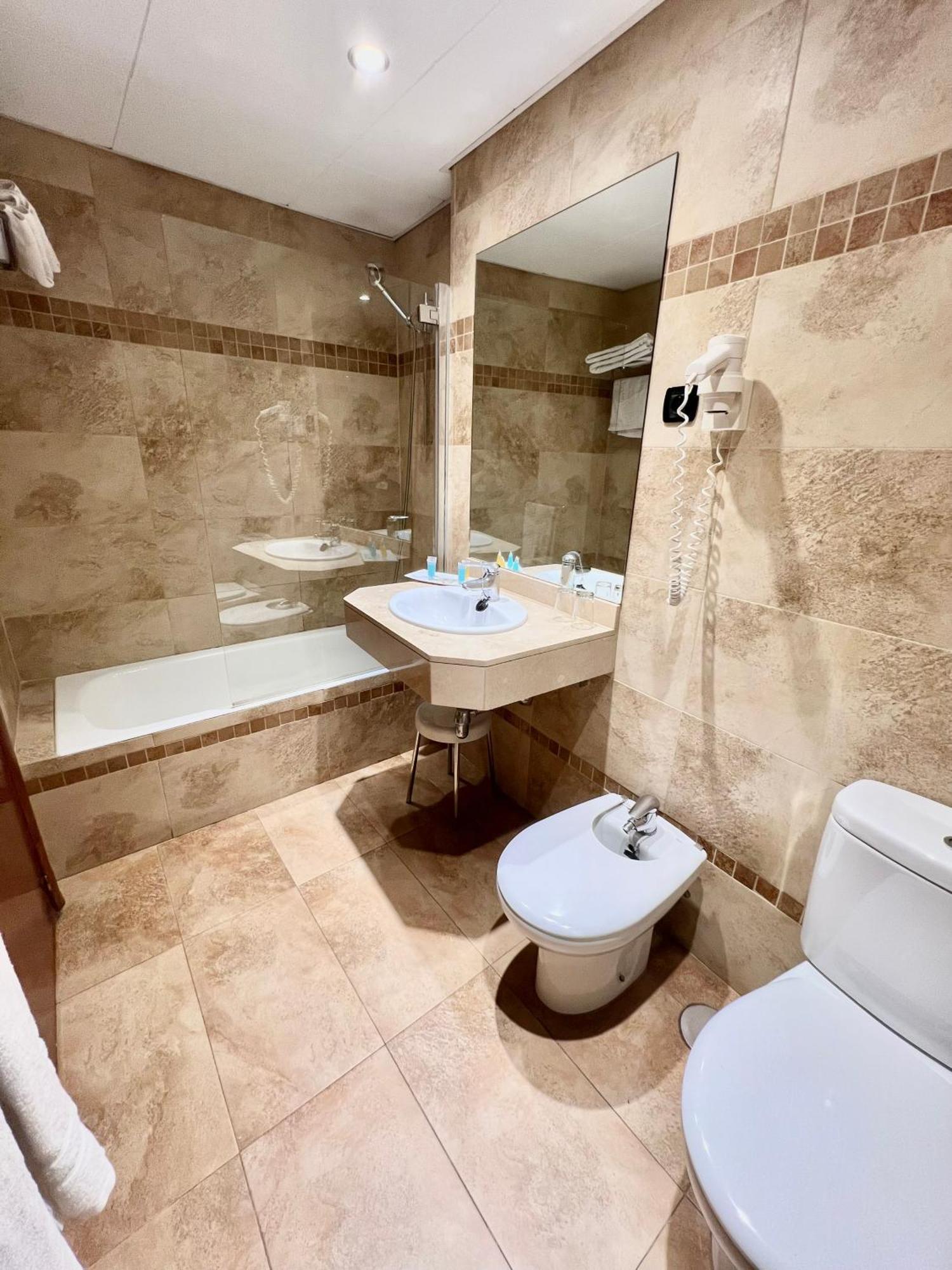 Hotel Carlos V 2*